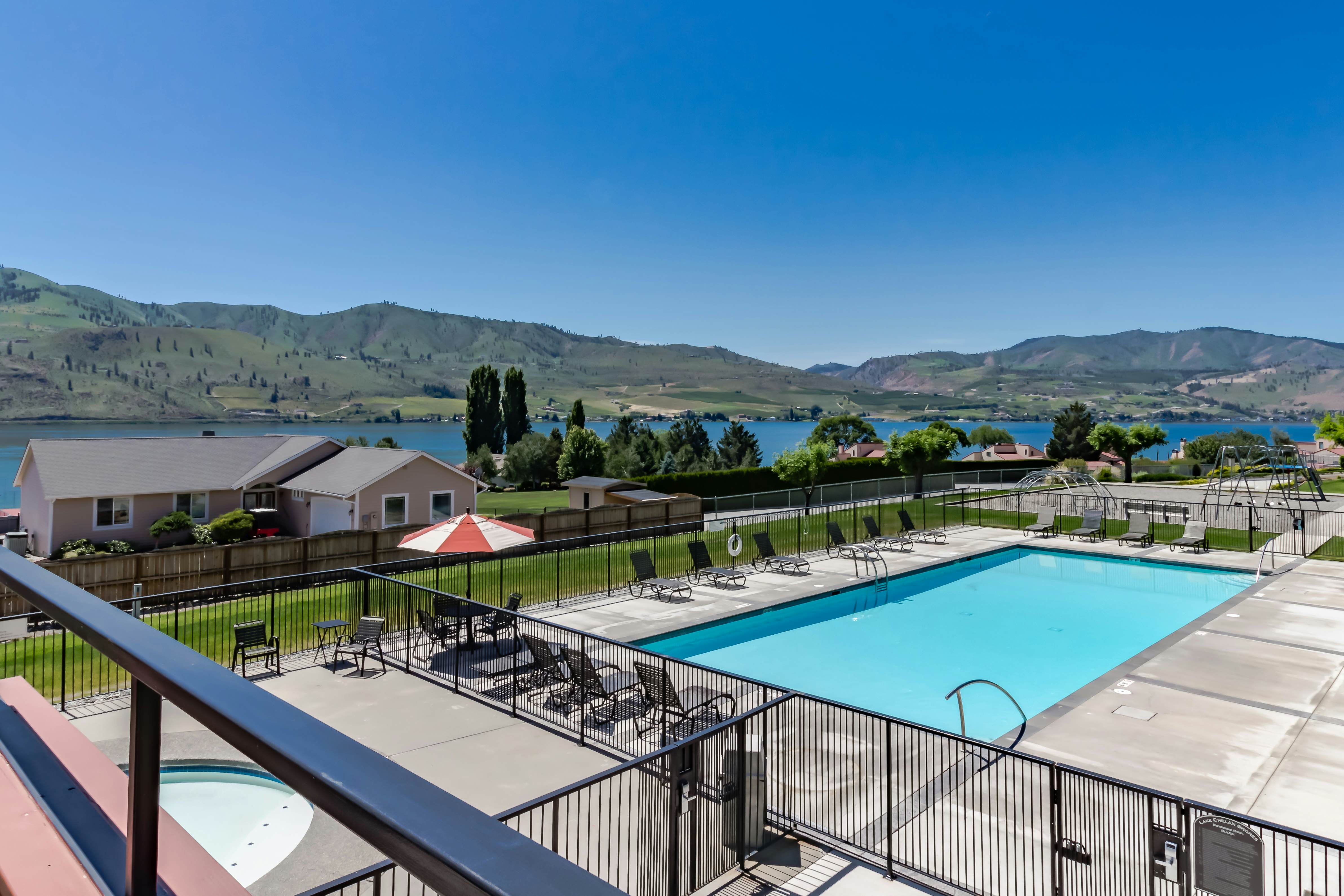 Lake Chelan Shores - A Lakeside Spectacular #17-10