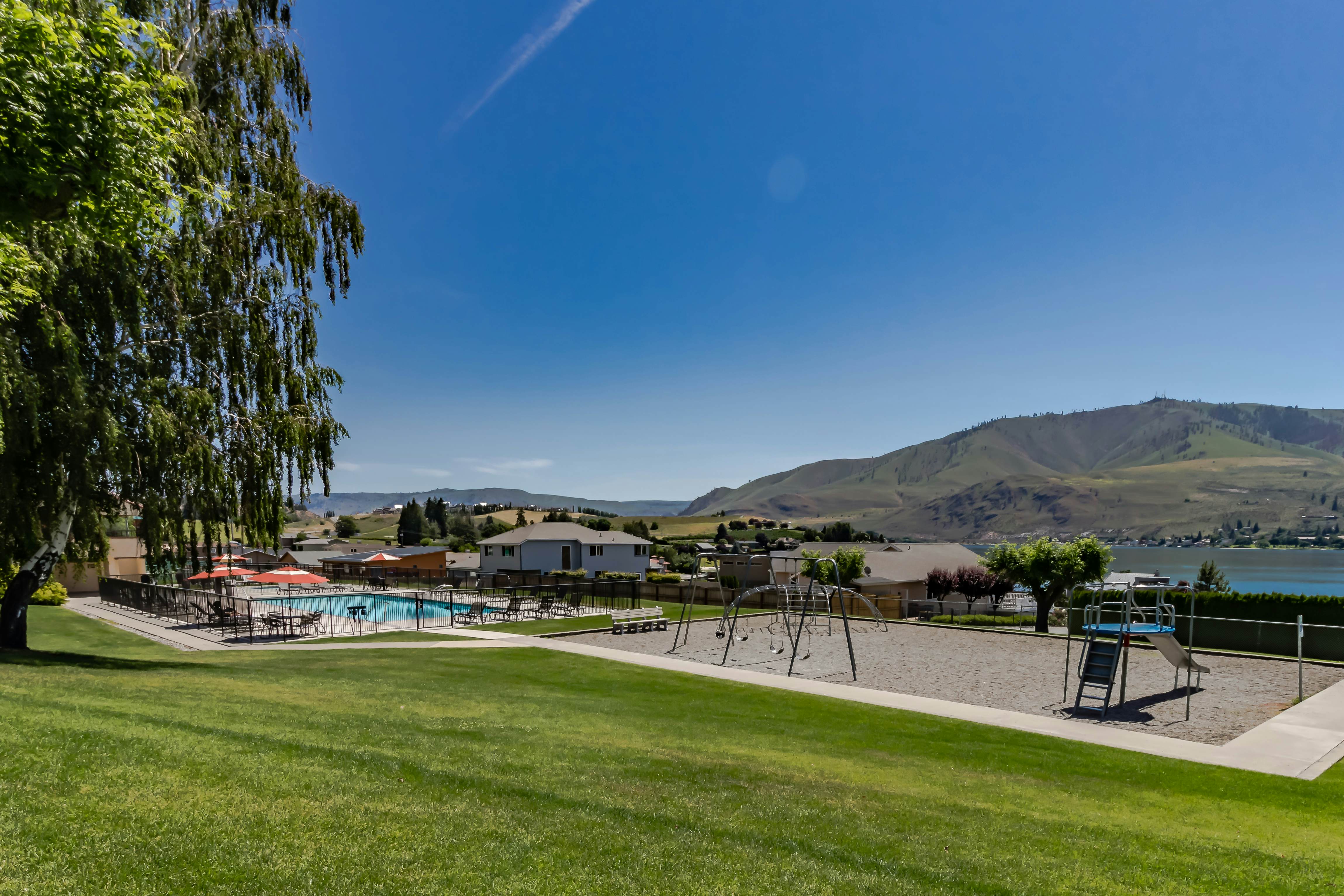 Lake Chelan Shores - A Lakeside Spectacular #17-10