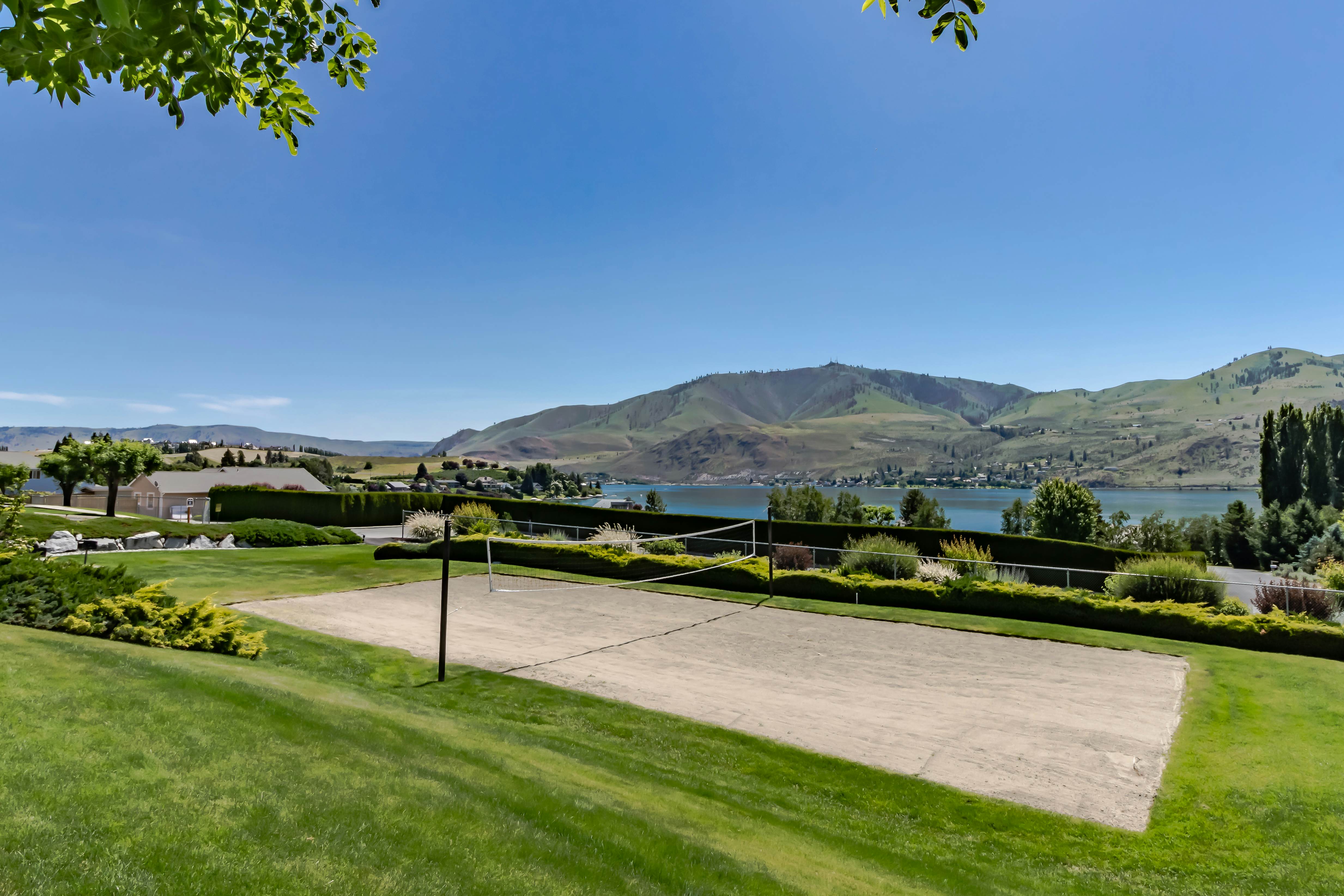 Lake Chelan Shores - A Lakeside Spectacular #17-10