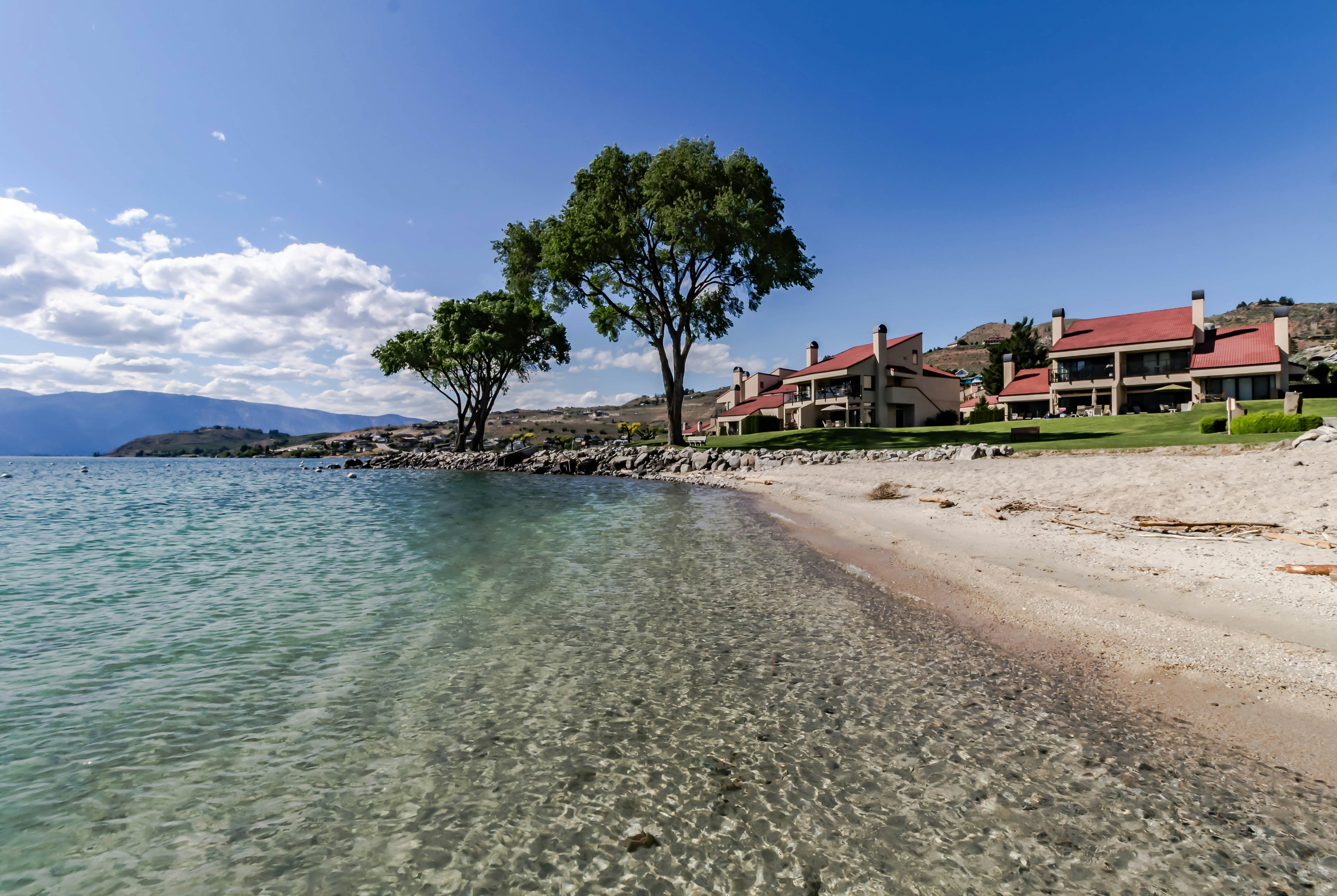 Lake Chelan Shores - A Lakeside Spectacular #17-10