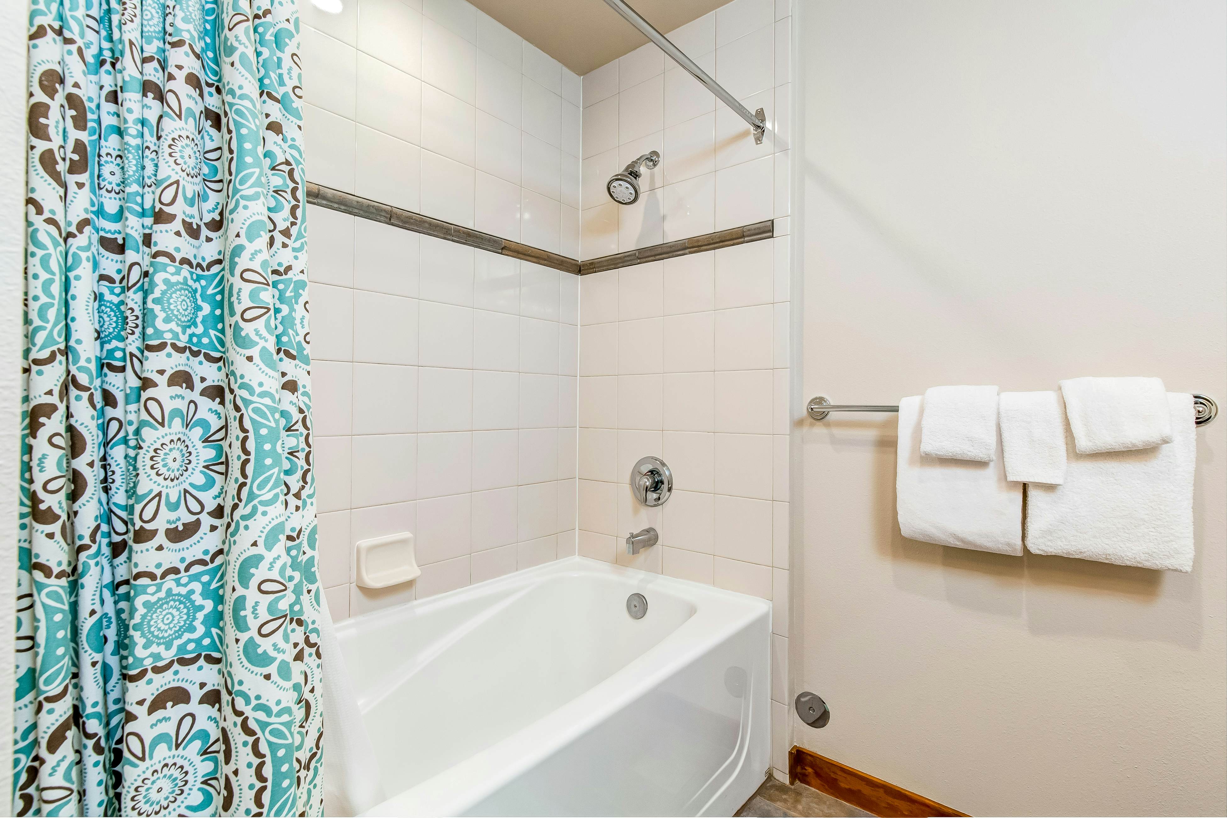 Eagle Springs East 101 - Red-Wing Suite