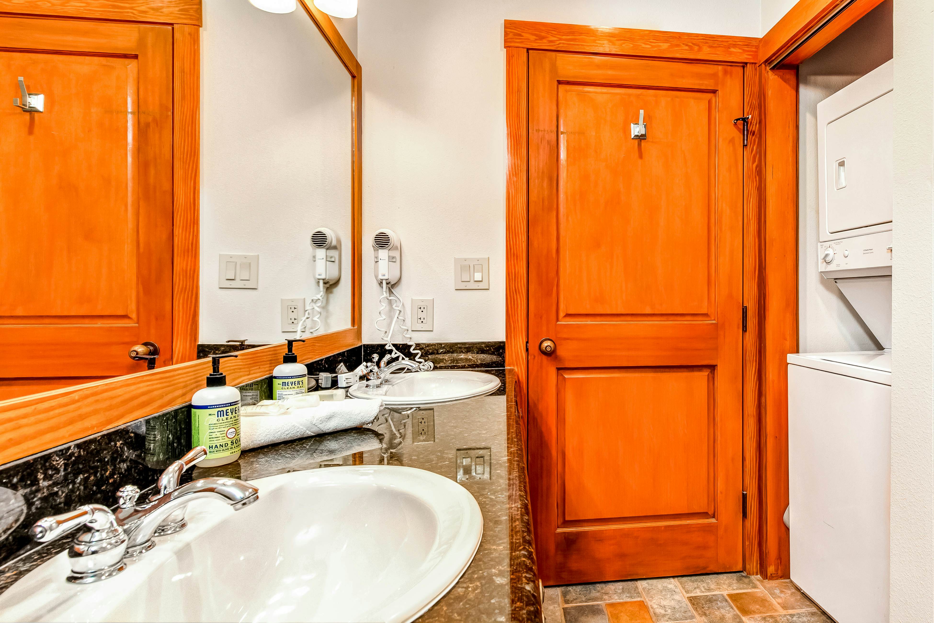 Eagle Springs East 101 - Red-Wing Suite