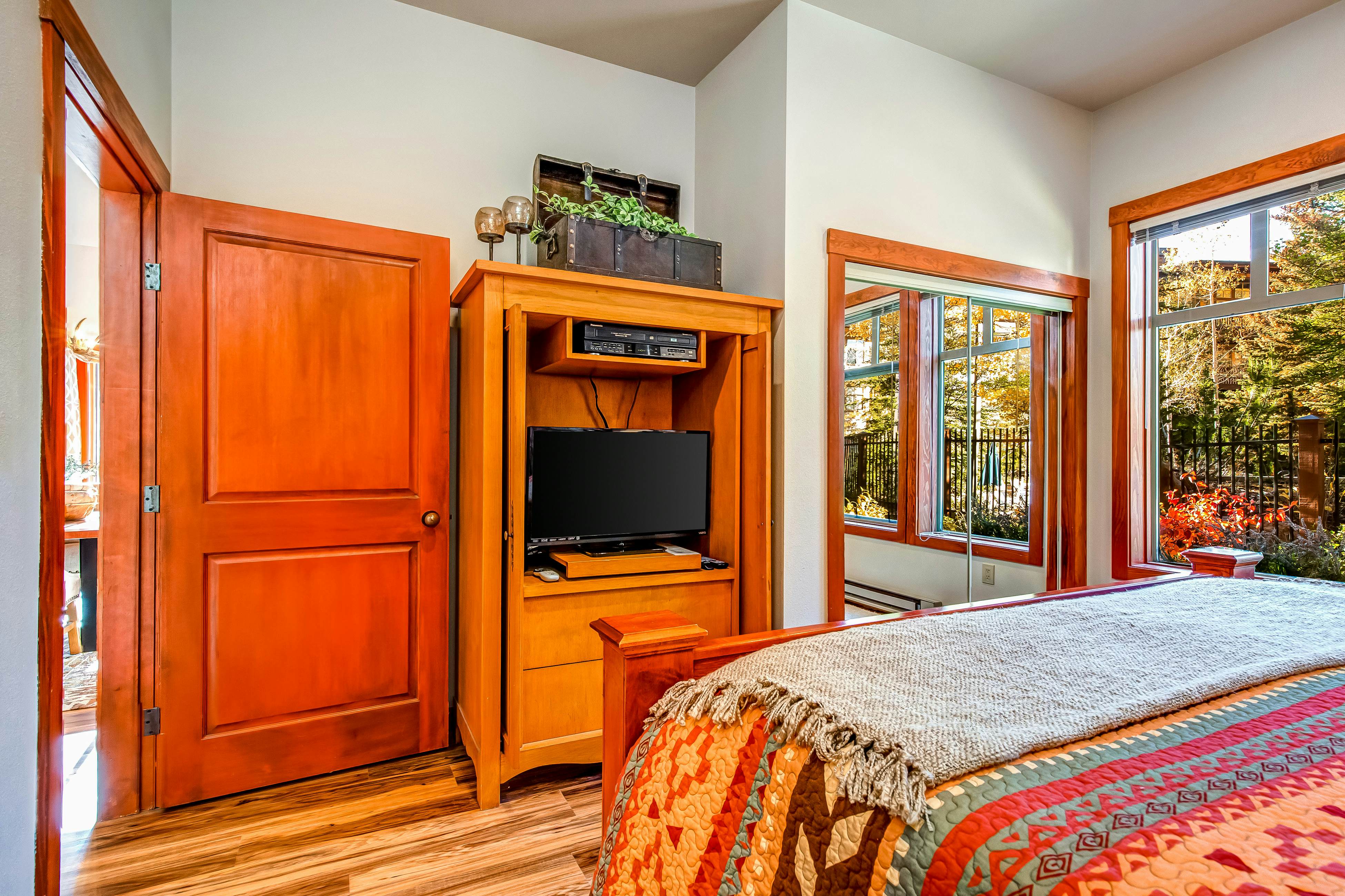 Eagle Springs East 101 - Red-Wing Suite