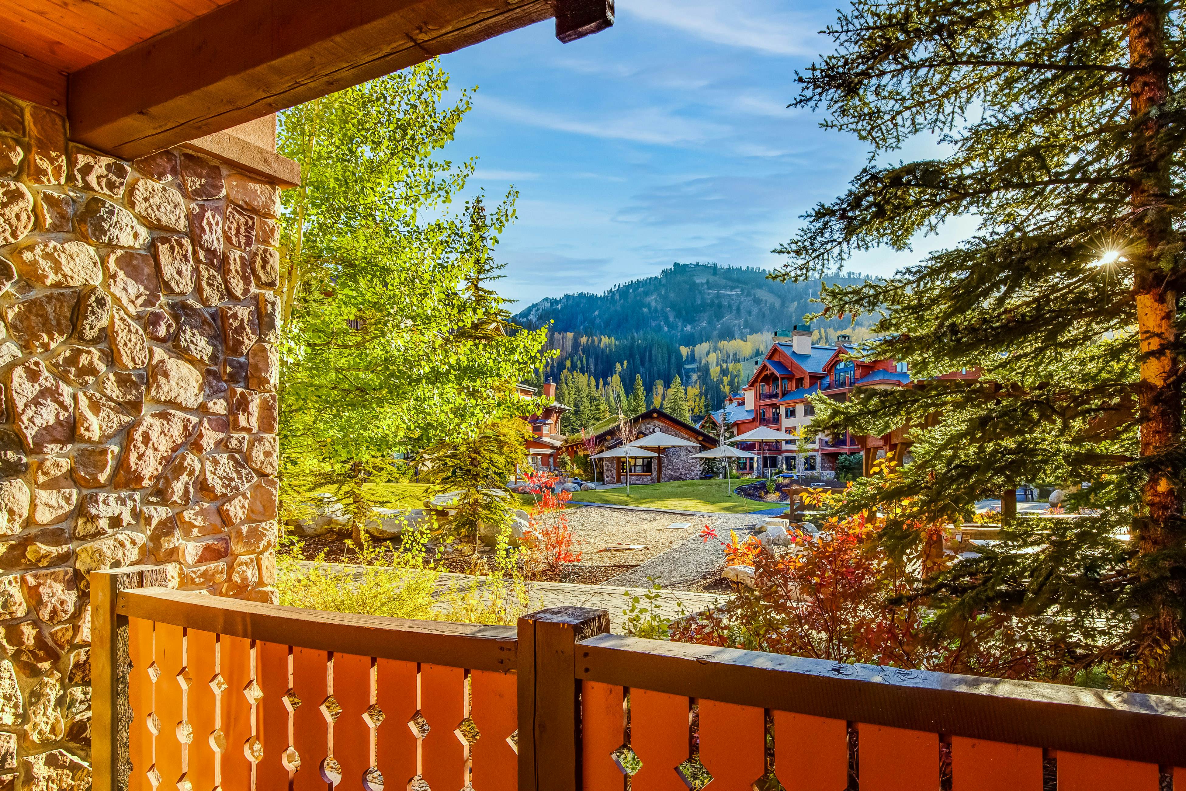 Eagle Springs East 101 - Red-Wing Suite