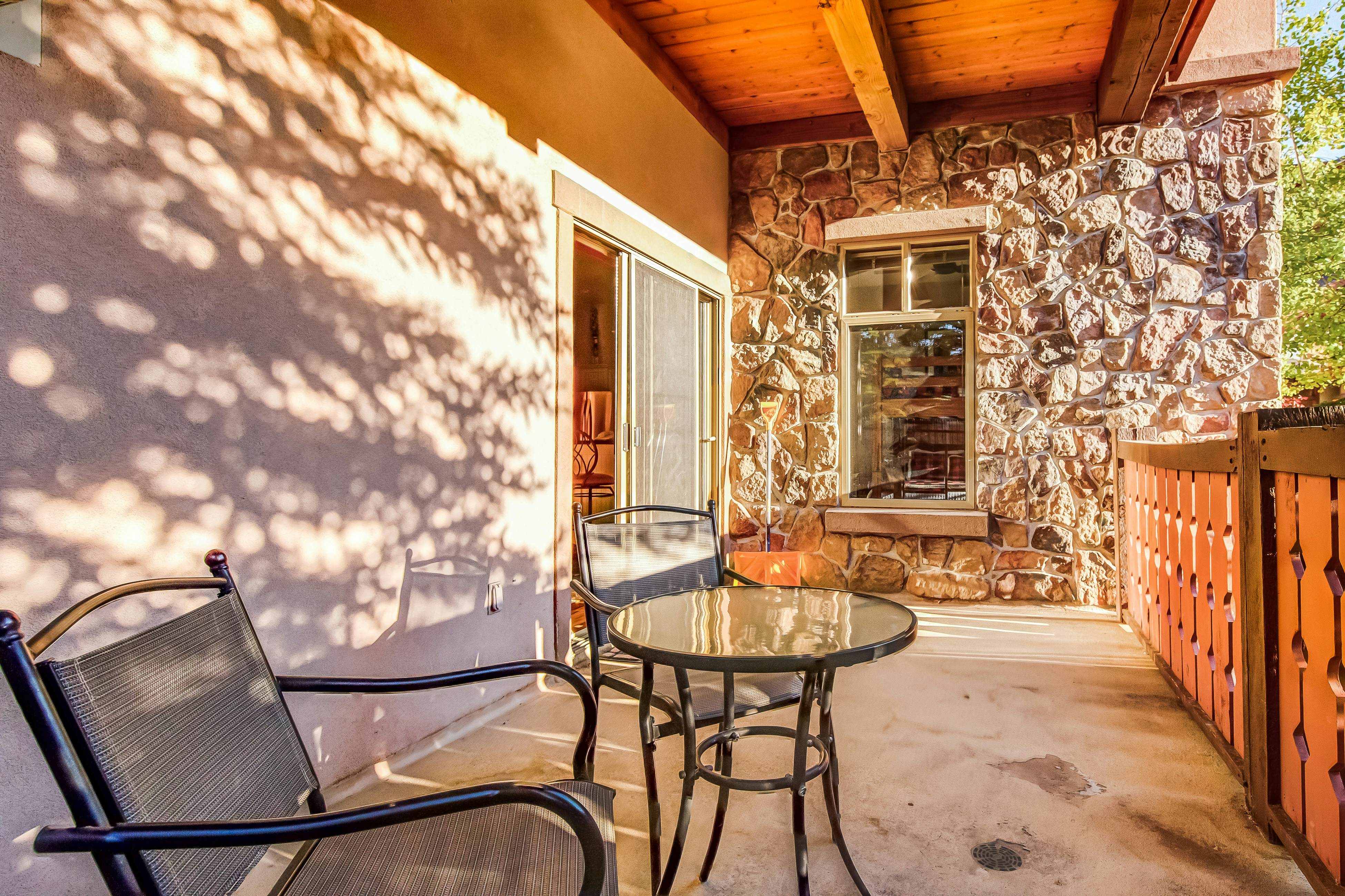 Eagle Springs East 101 - Red-Wing Suite