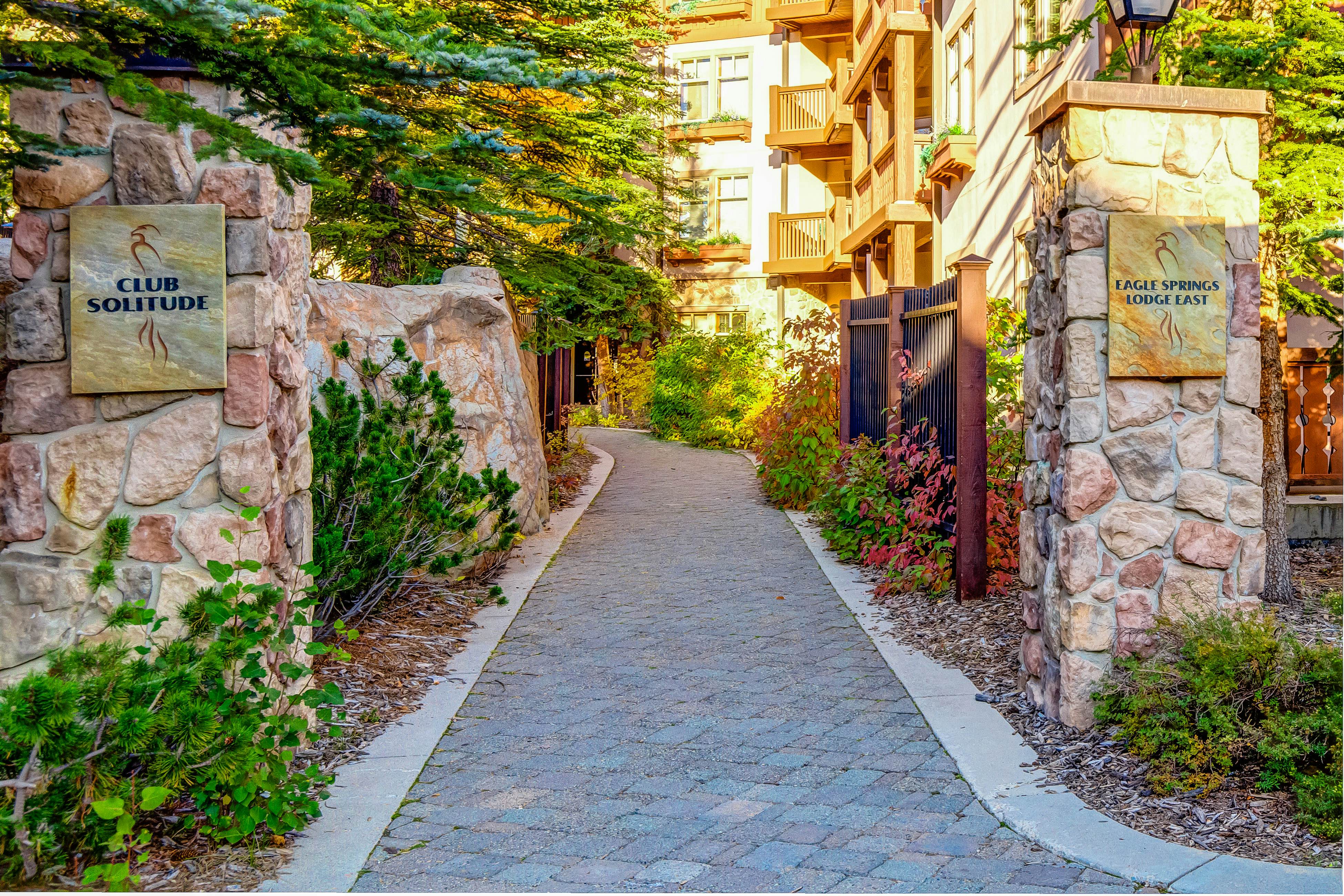 Eagle Springs East 101 - Red-Wing Suite