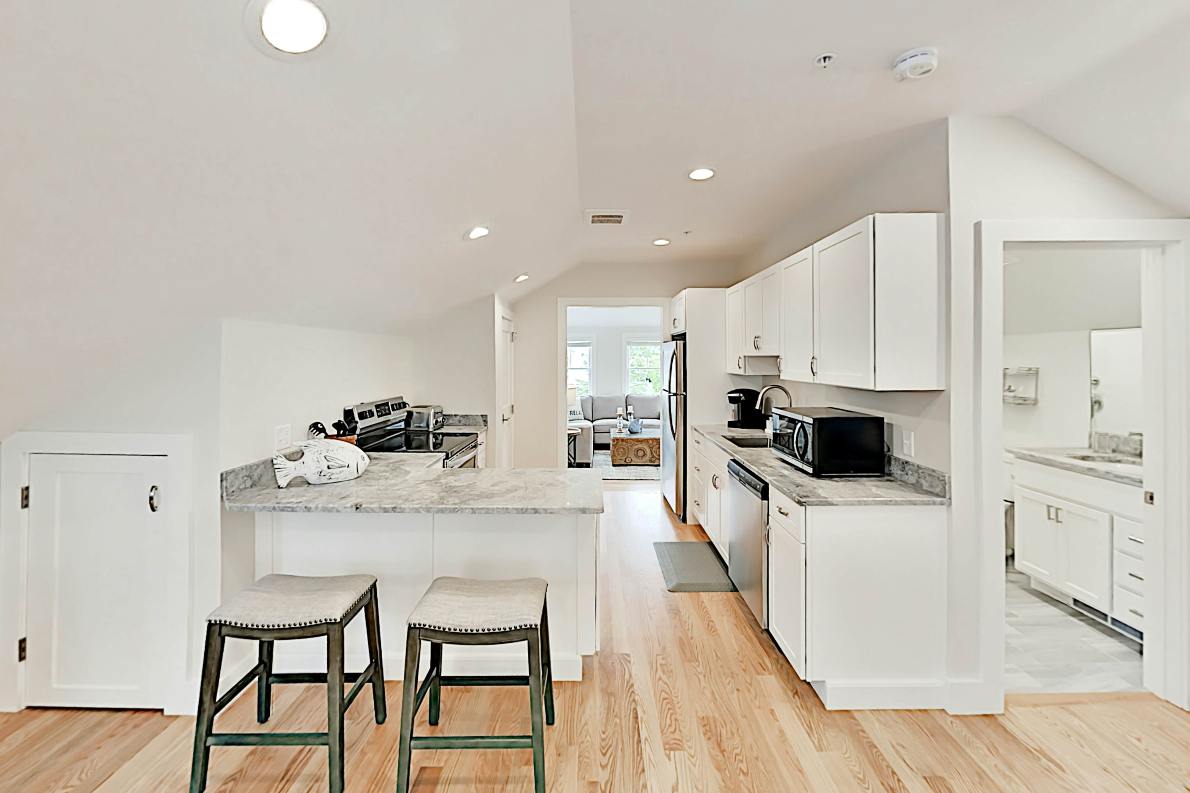 Charming Downtown Chatham Condo 1 BD Chatham, MA Vacation Rental Vacasa