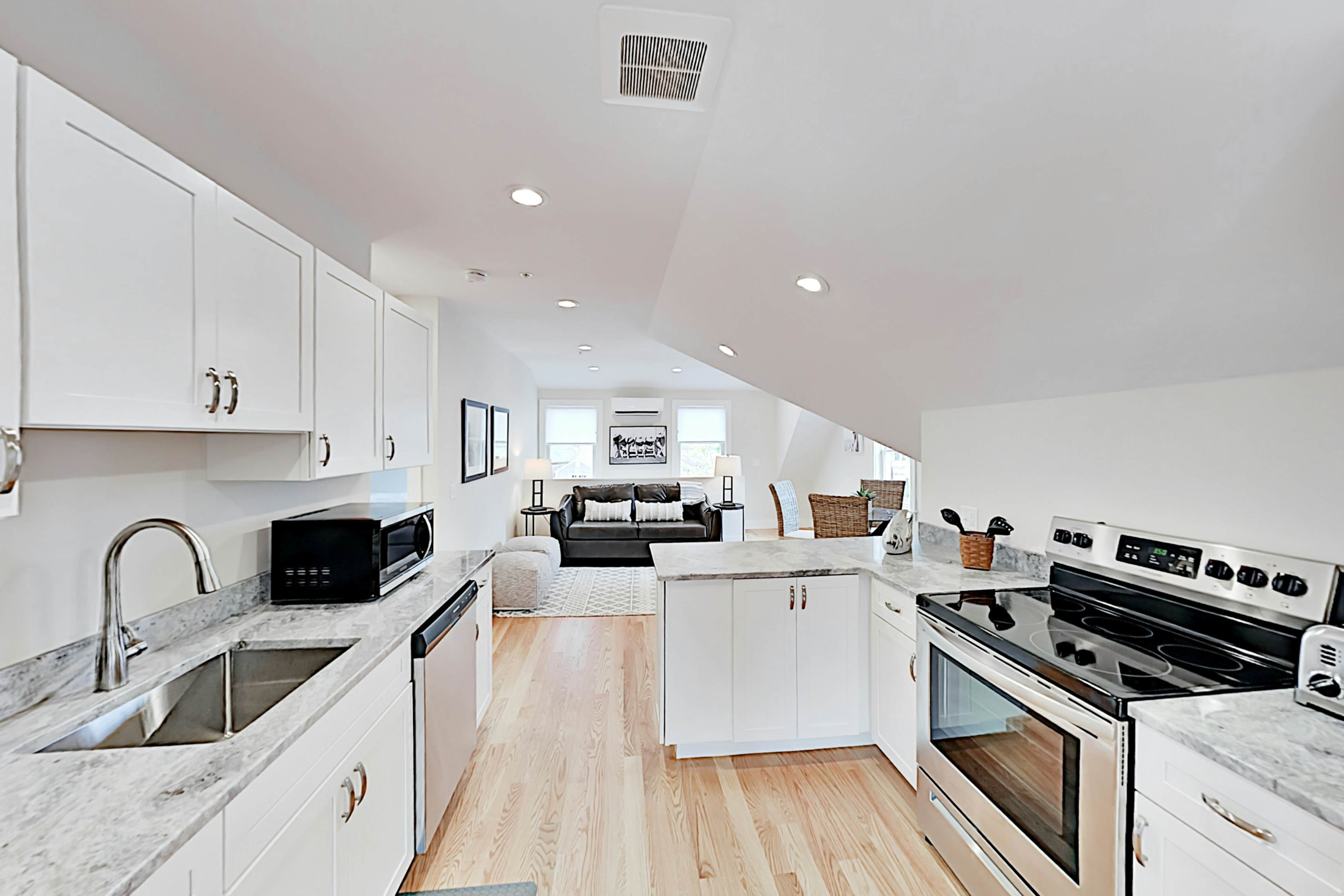 Charming Downtown Chatham Condo 1 BD Chatham, MA Vacation Rental Vacasa