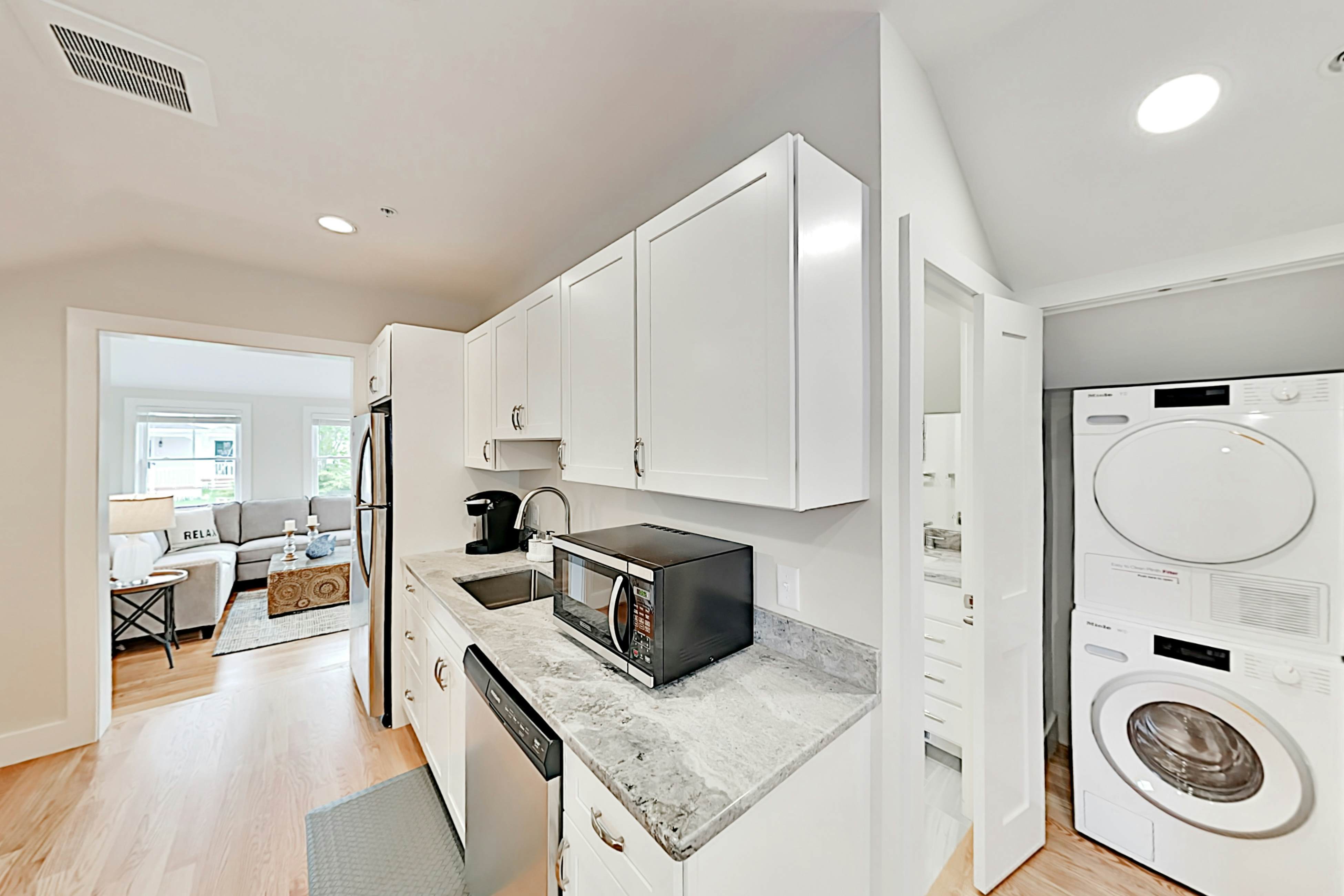 Charming Downtown Chatham Condo 1 BD Chatham, MA Vacation Rental Vacasa