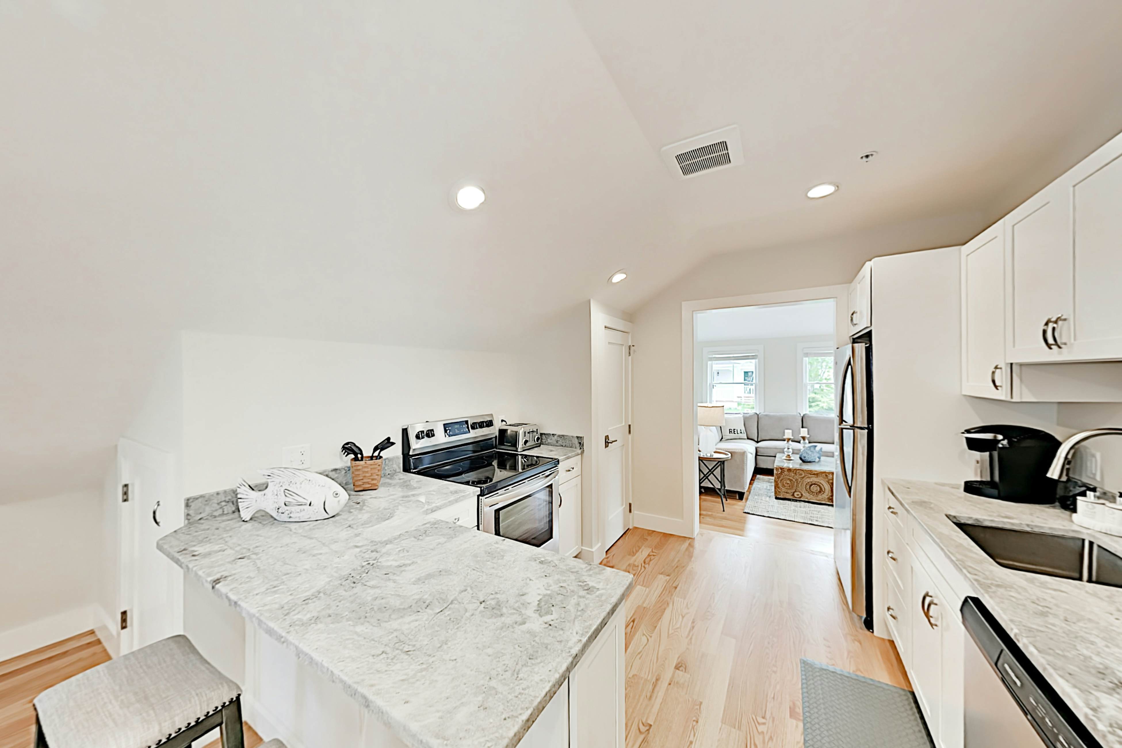 Charming Downtown Chatham Condo 1 BD Chatham, MA Vacation Rental Vacasa