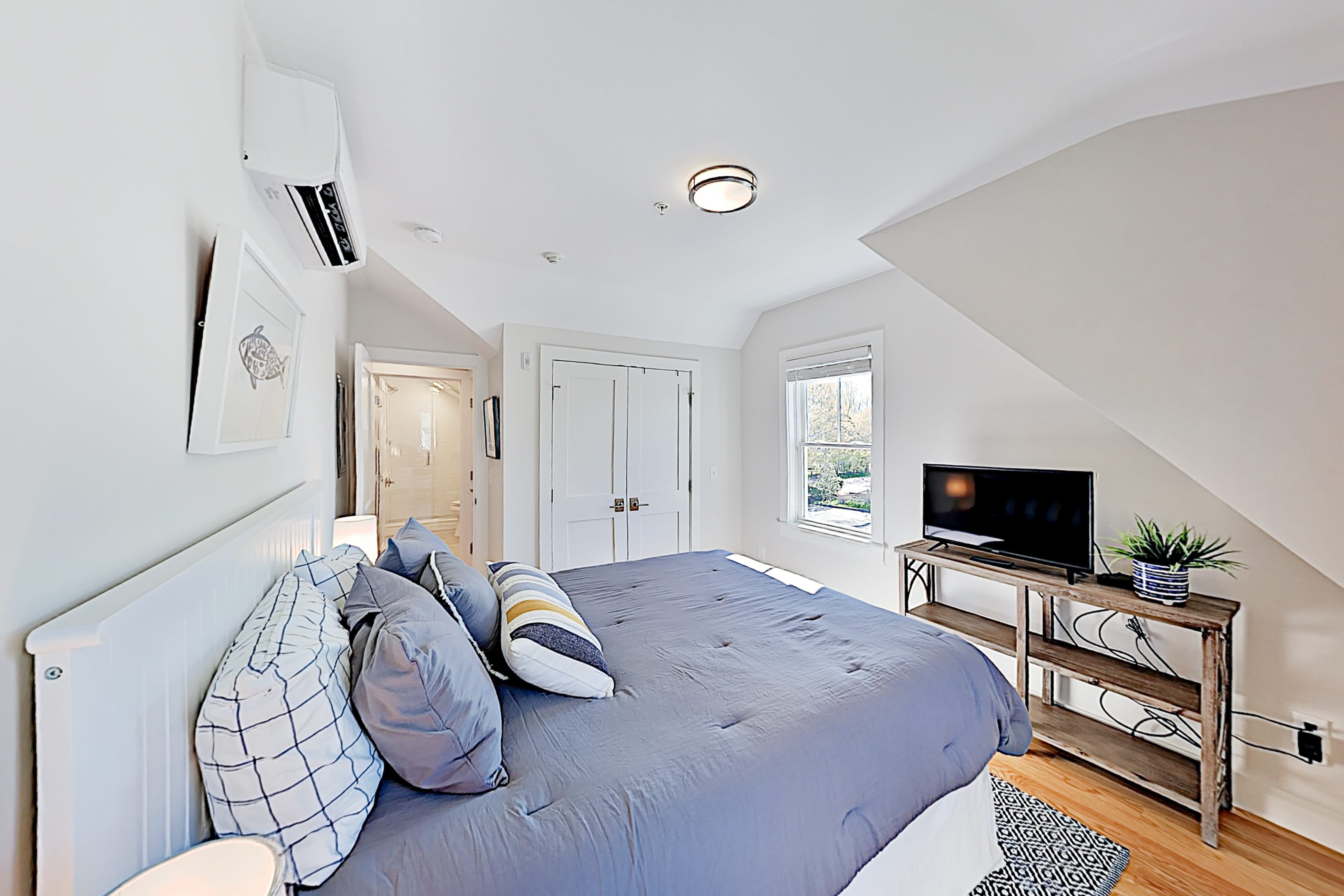 Charming Downtown Chatham Condo 1 BD Chatham, MA Vacation Rental Vacasa