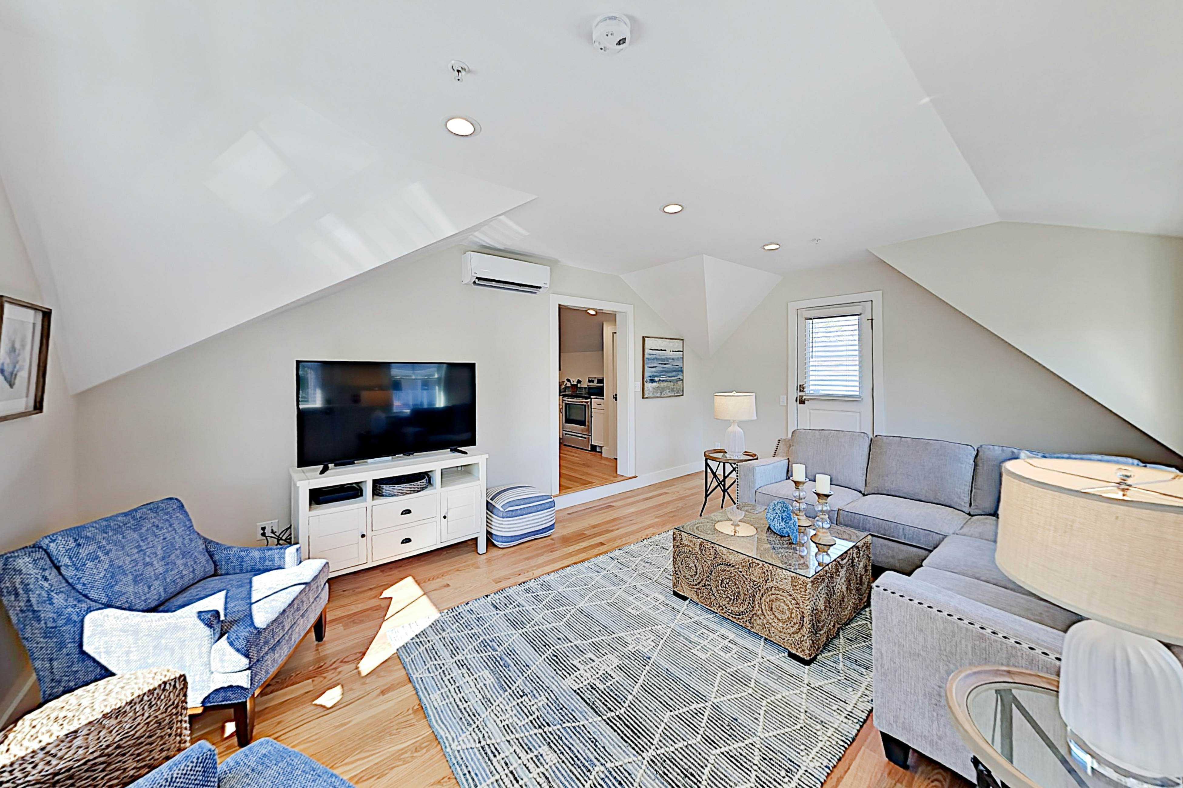 Charming Downtown Chatham Condo 1 BD Chatham, MA Vacation Rental Vacasa