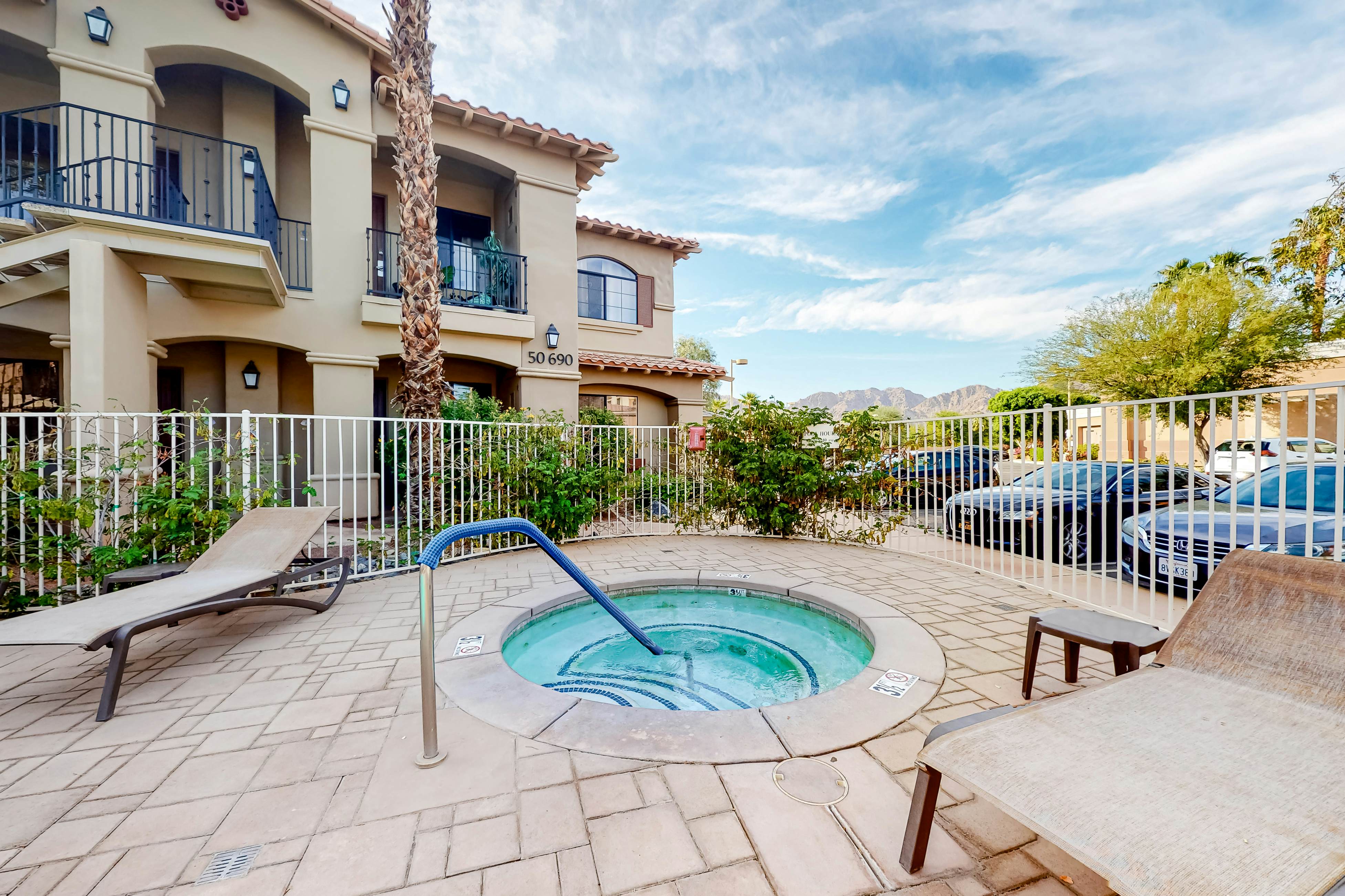 Sunny Days Retreat-260042