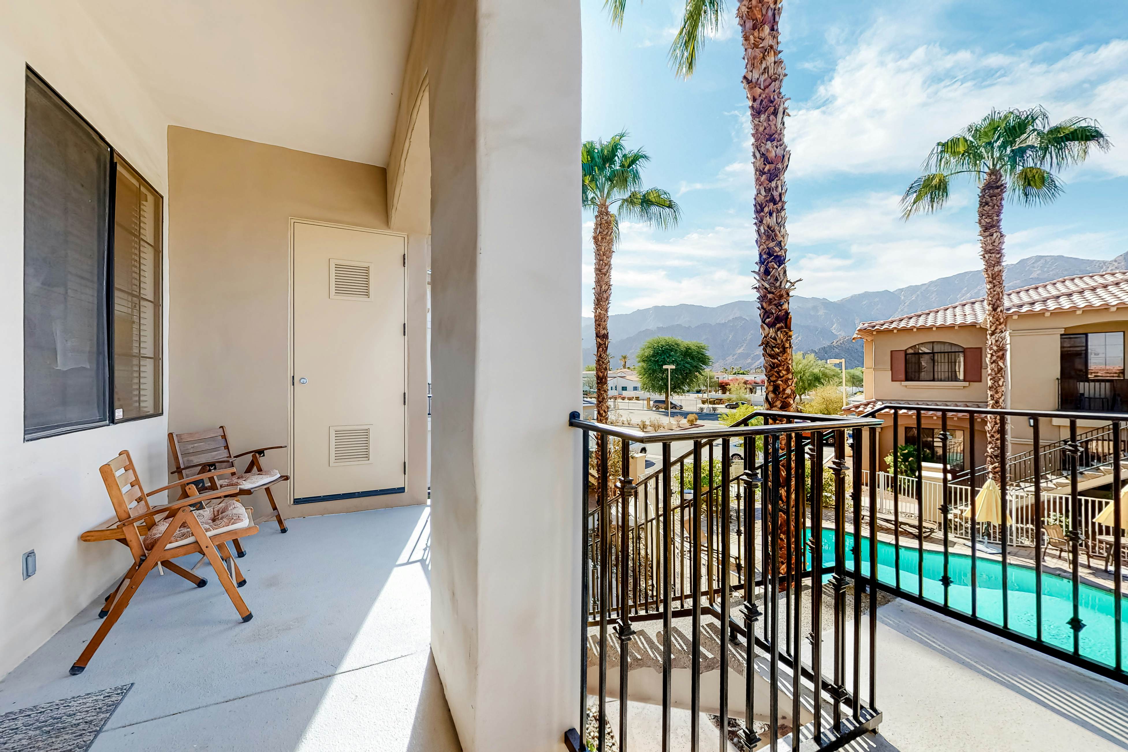 Sunny Days Retreat-260042