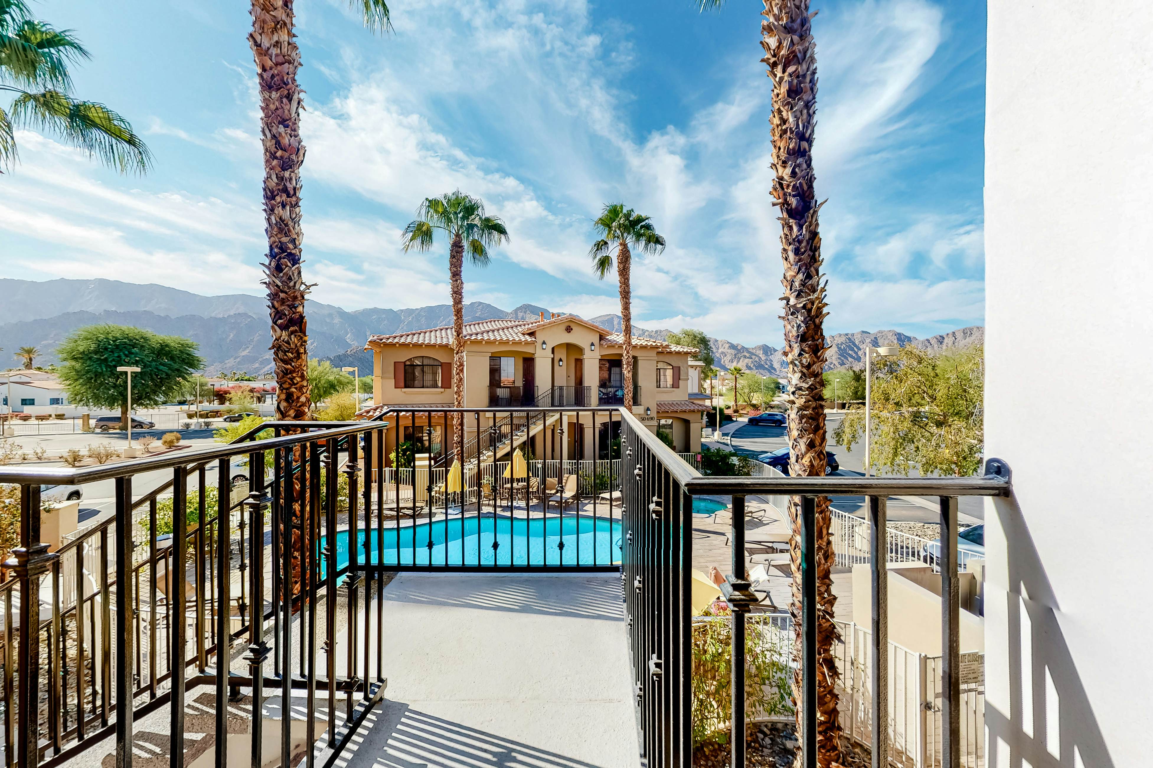 Sunny Days Retreat-260042