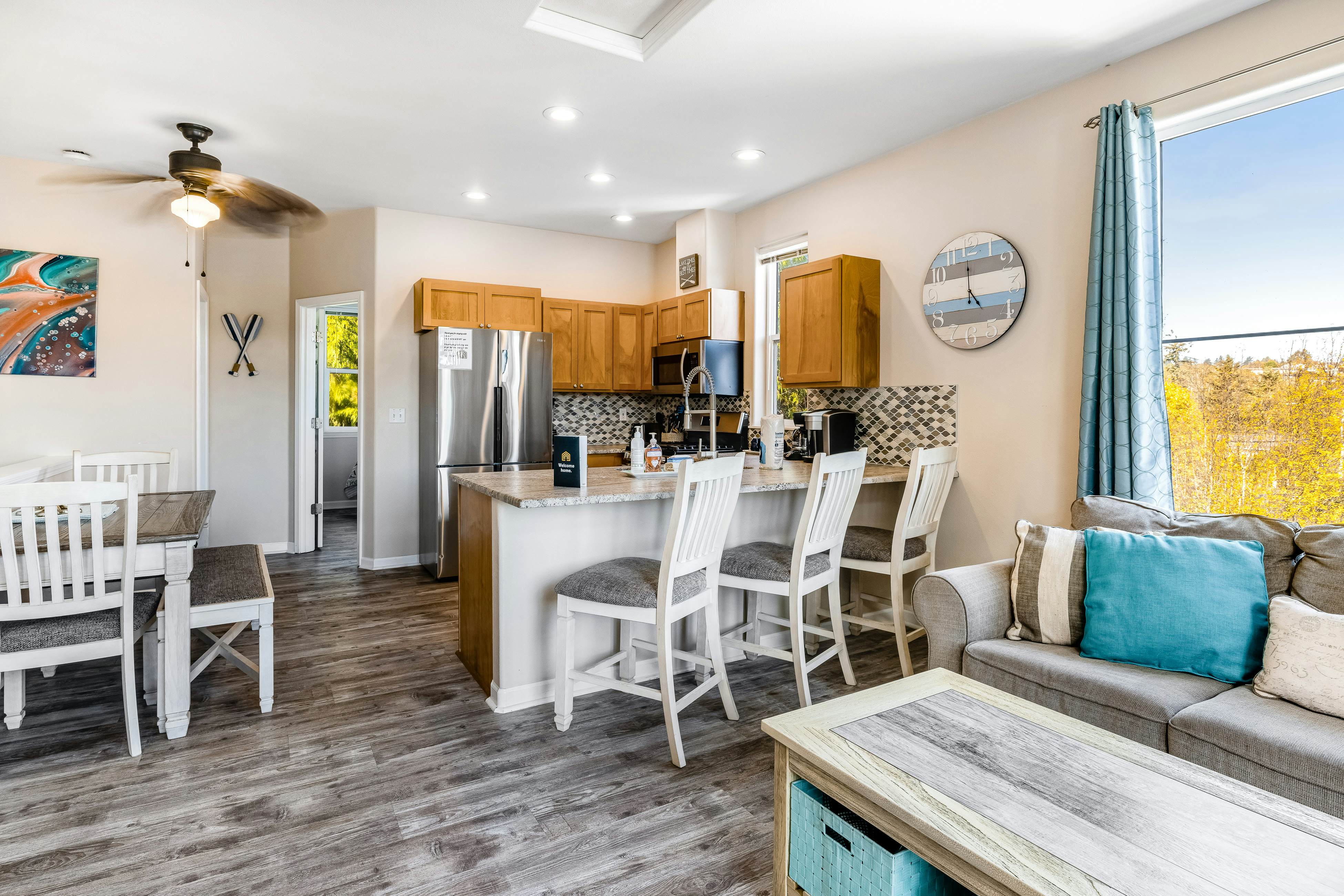 Lazy Lookout on Devils Lake 2 BD Lincoln City, OR Vacation Rental