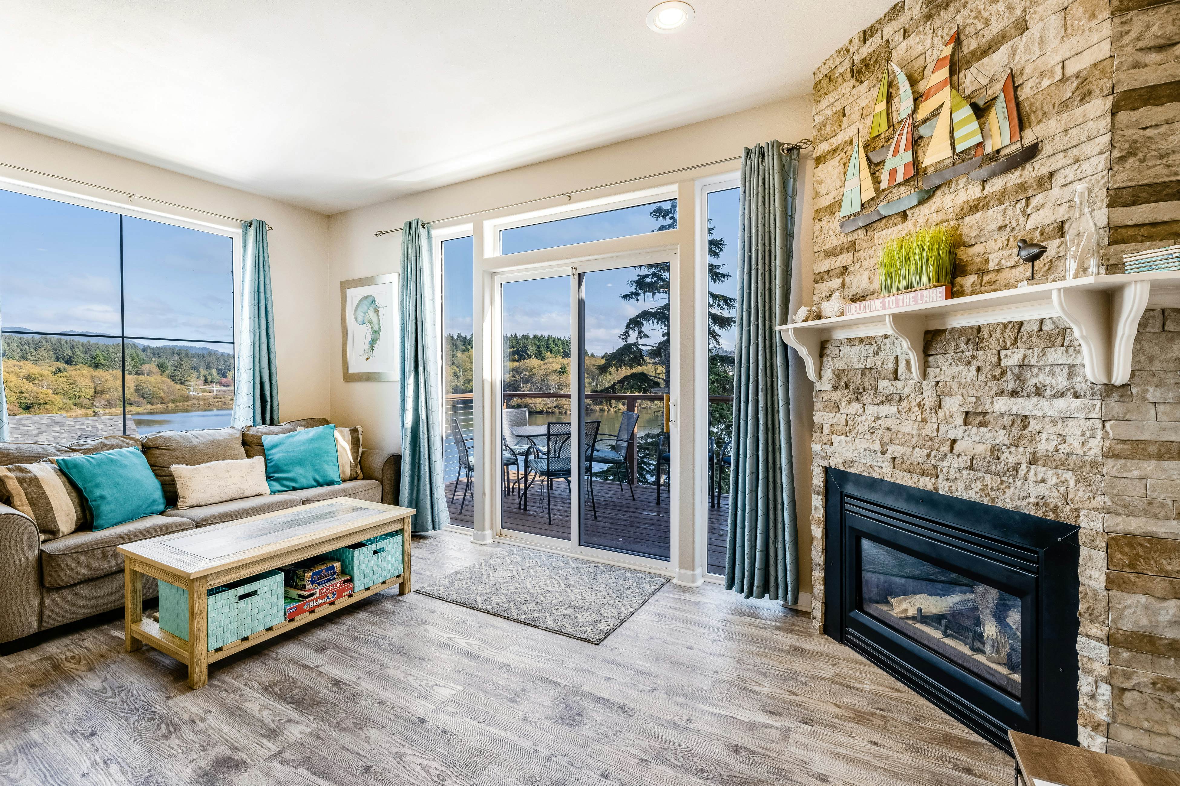 Lazy Lookout on Devils Lake 2 BD Lincoln City, OR Vacation Rental