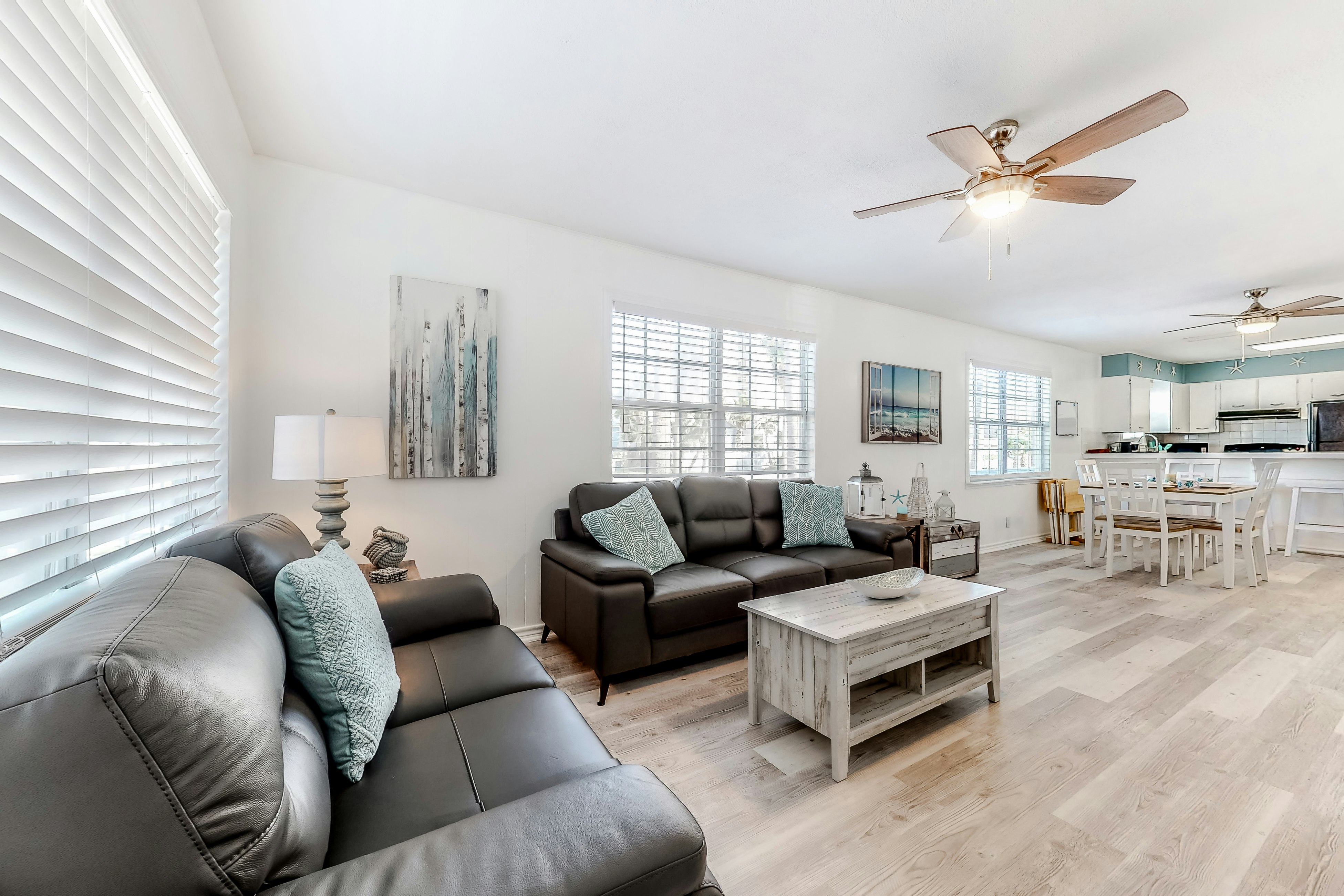 Lazy Seagull Beach House - Upstairs 