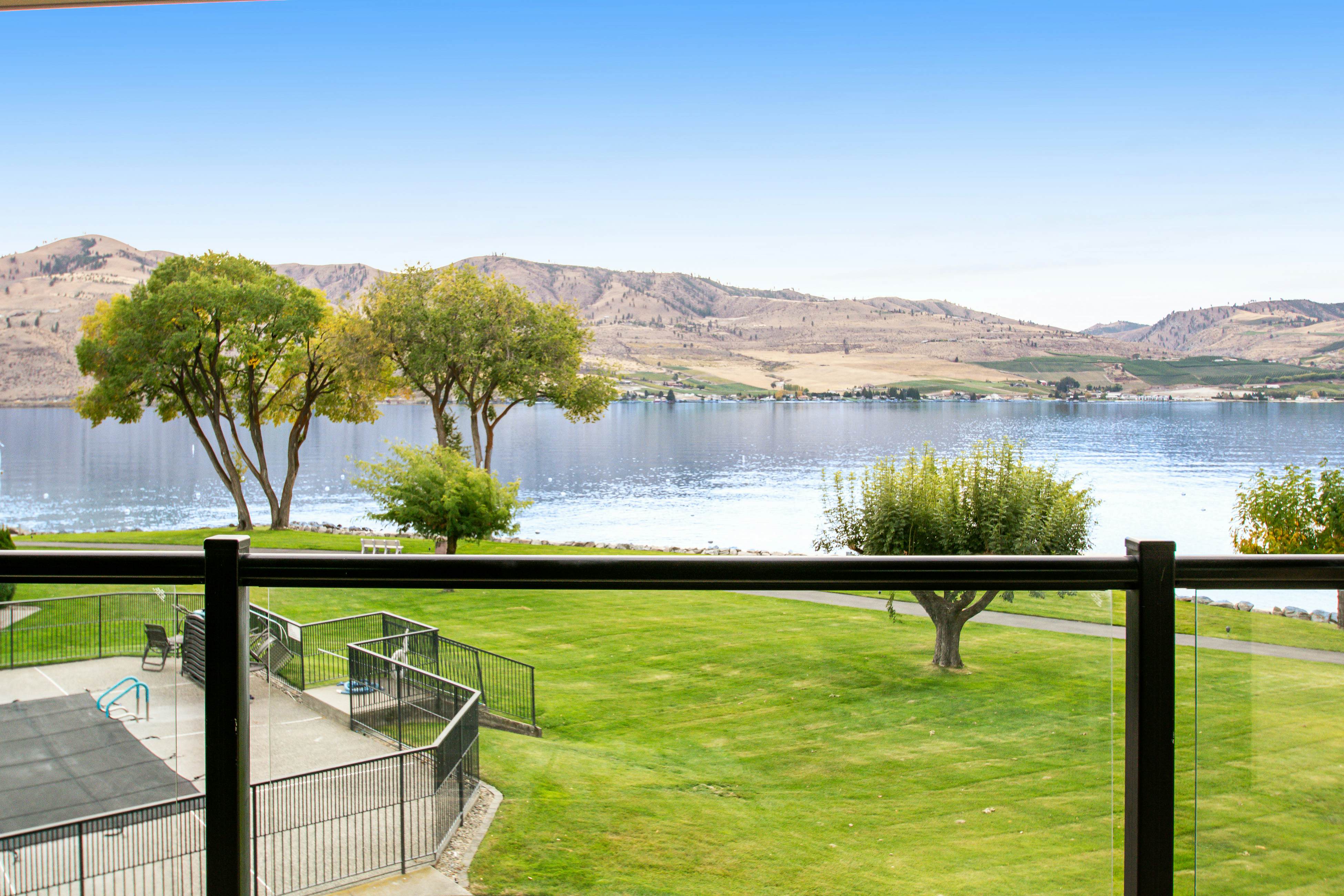 Lake Chelan Shores Lakefront Nest (55) 1 BD Chelan, WA Vacation