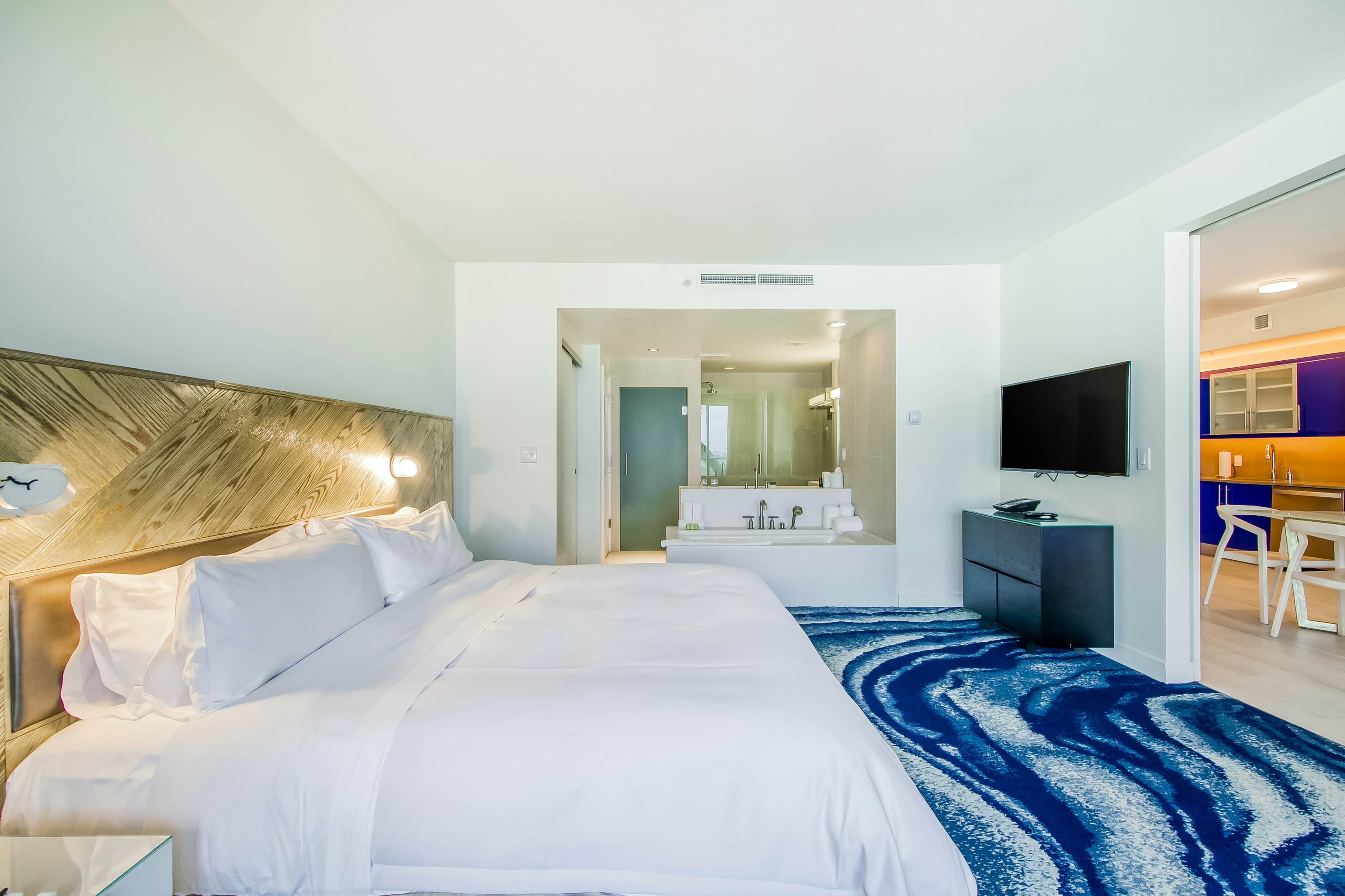 The W - Beach & Sun - #1802