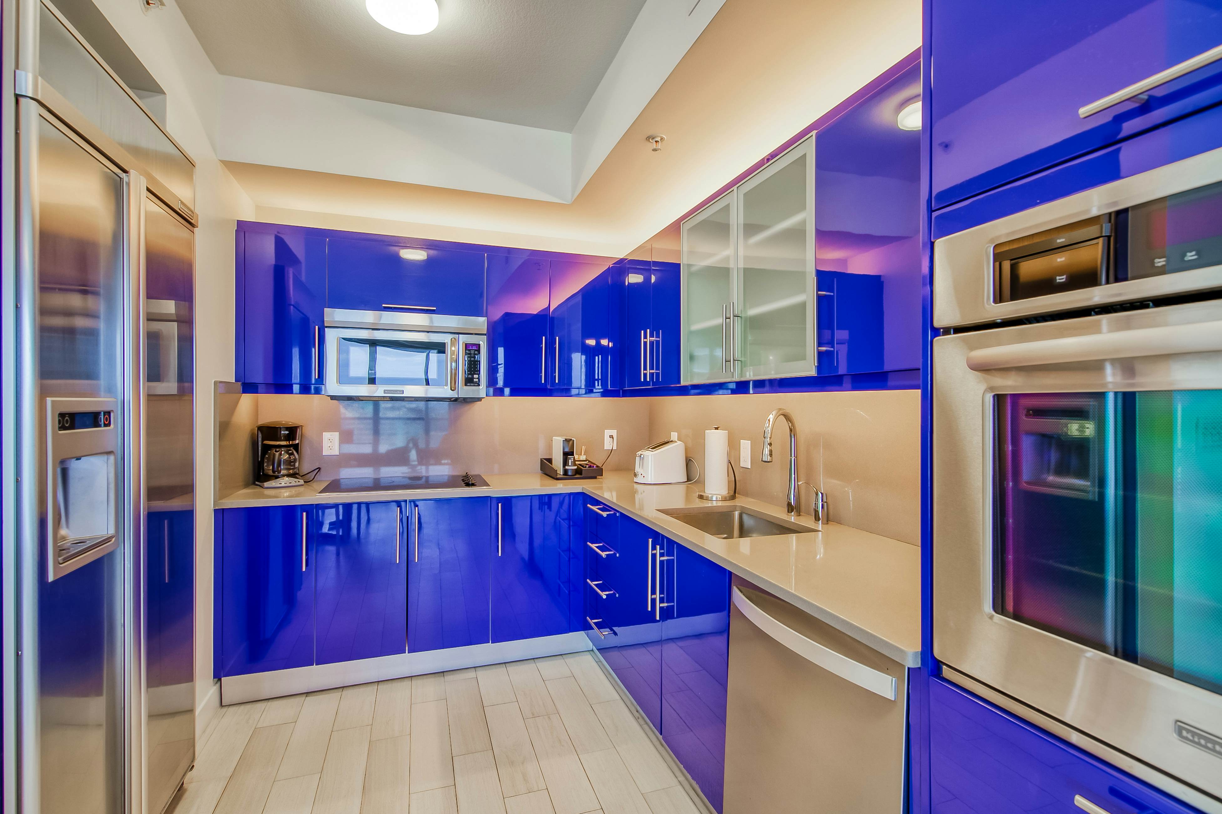 The W - Beach & Sun - #1802