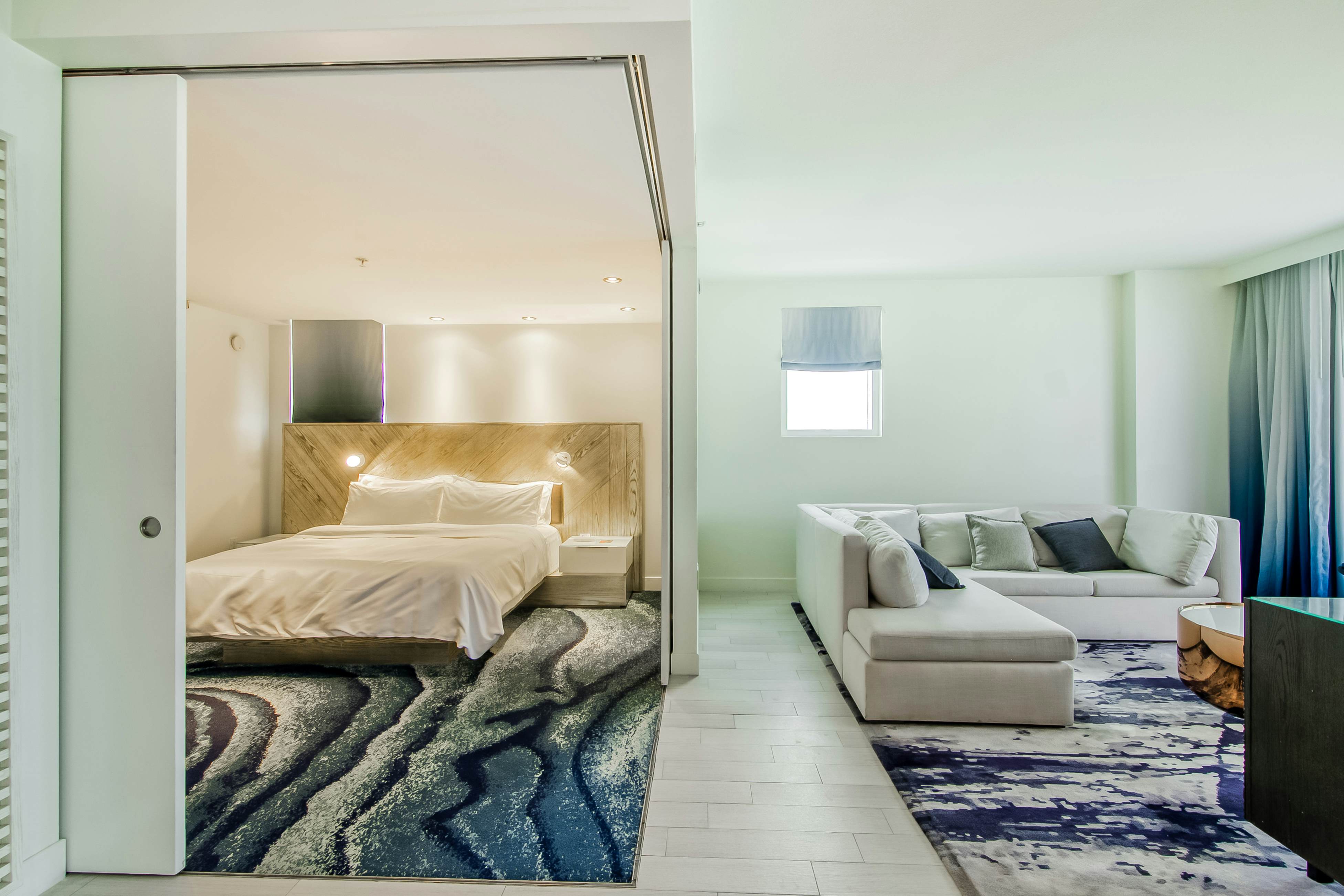 The W - Beach & Sun - #1802