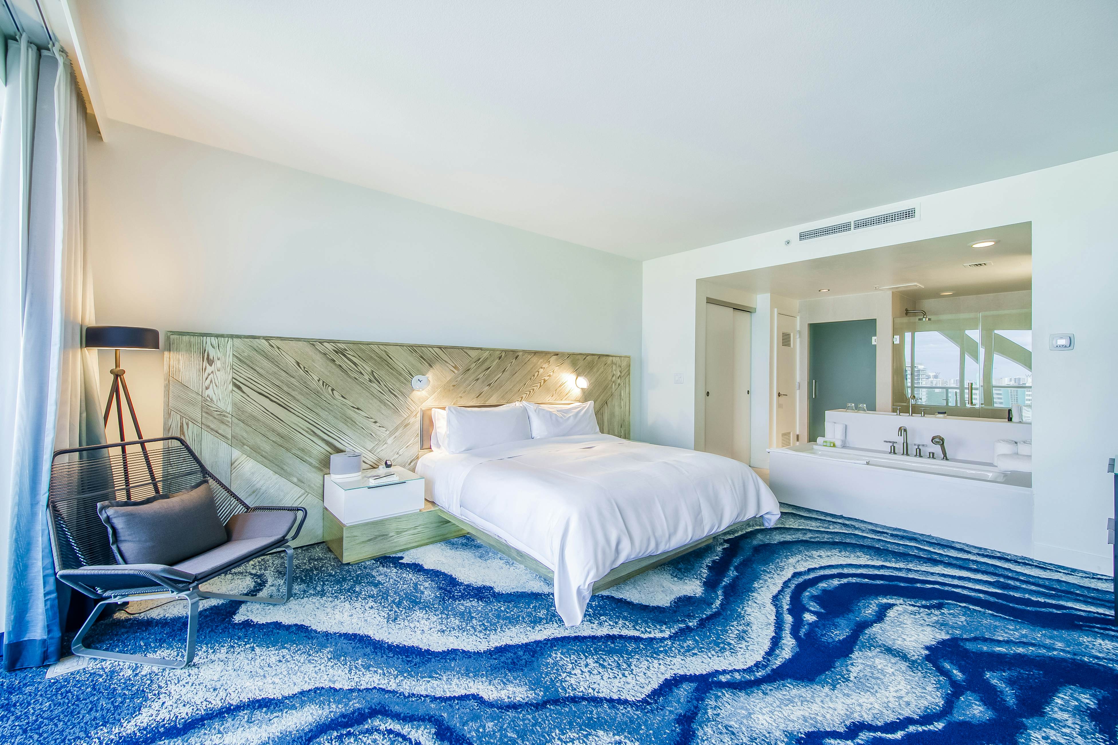 The W - Beach & Sun - #1802