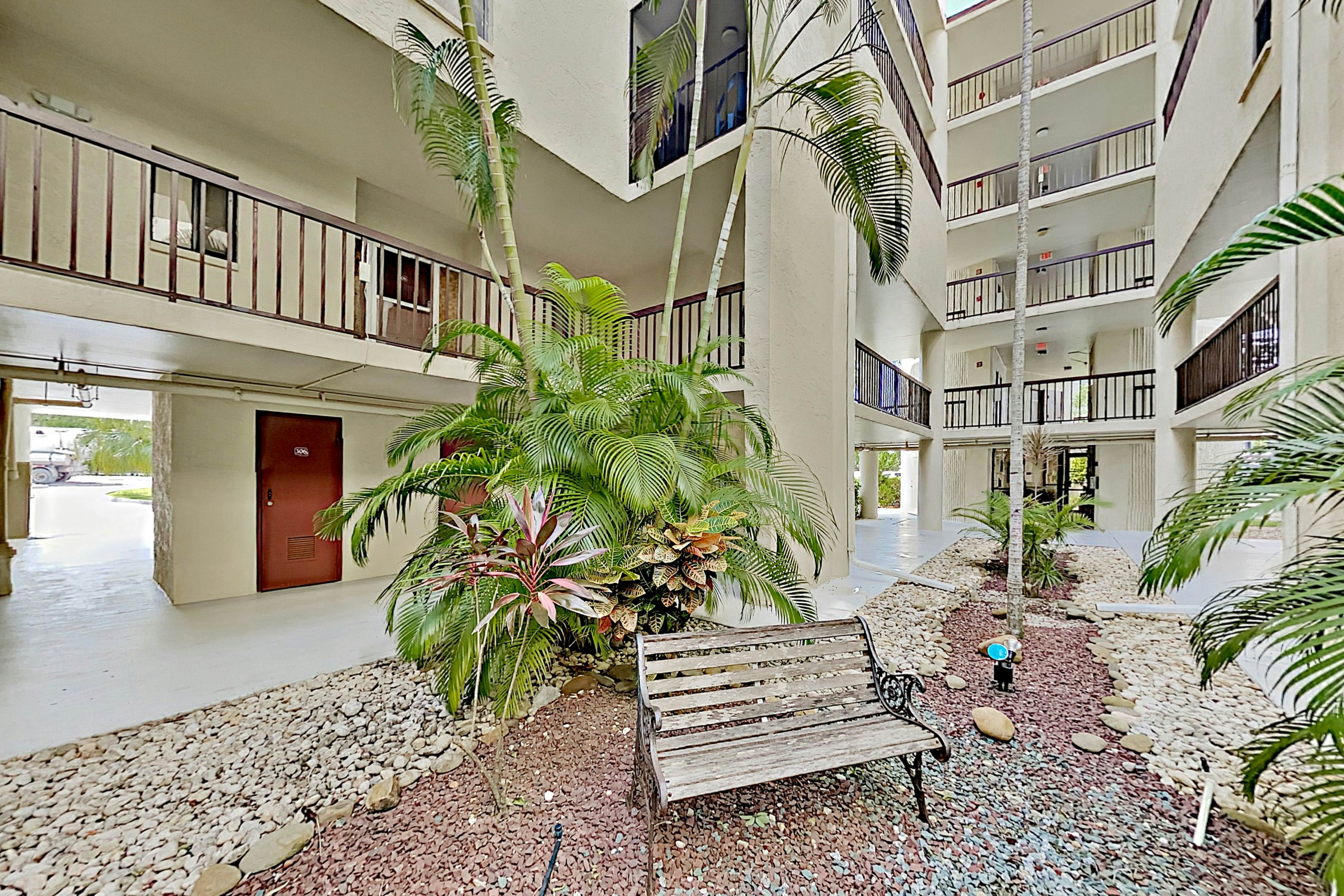 Santa Maria Condo 102