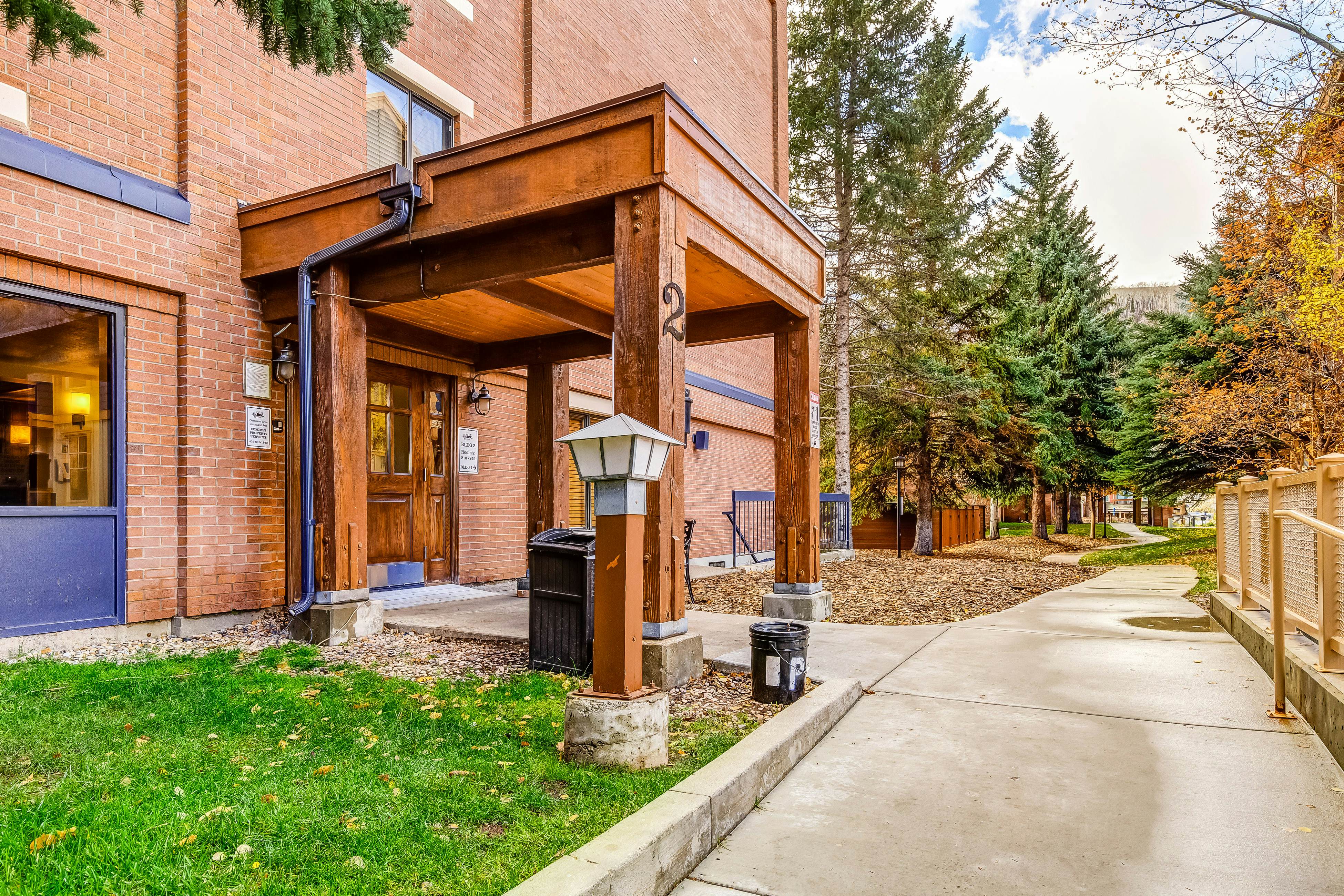 Park Station Elegance 210