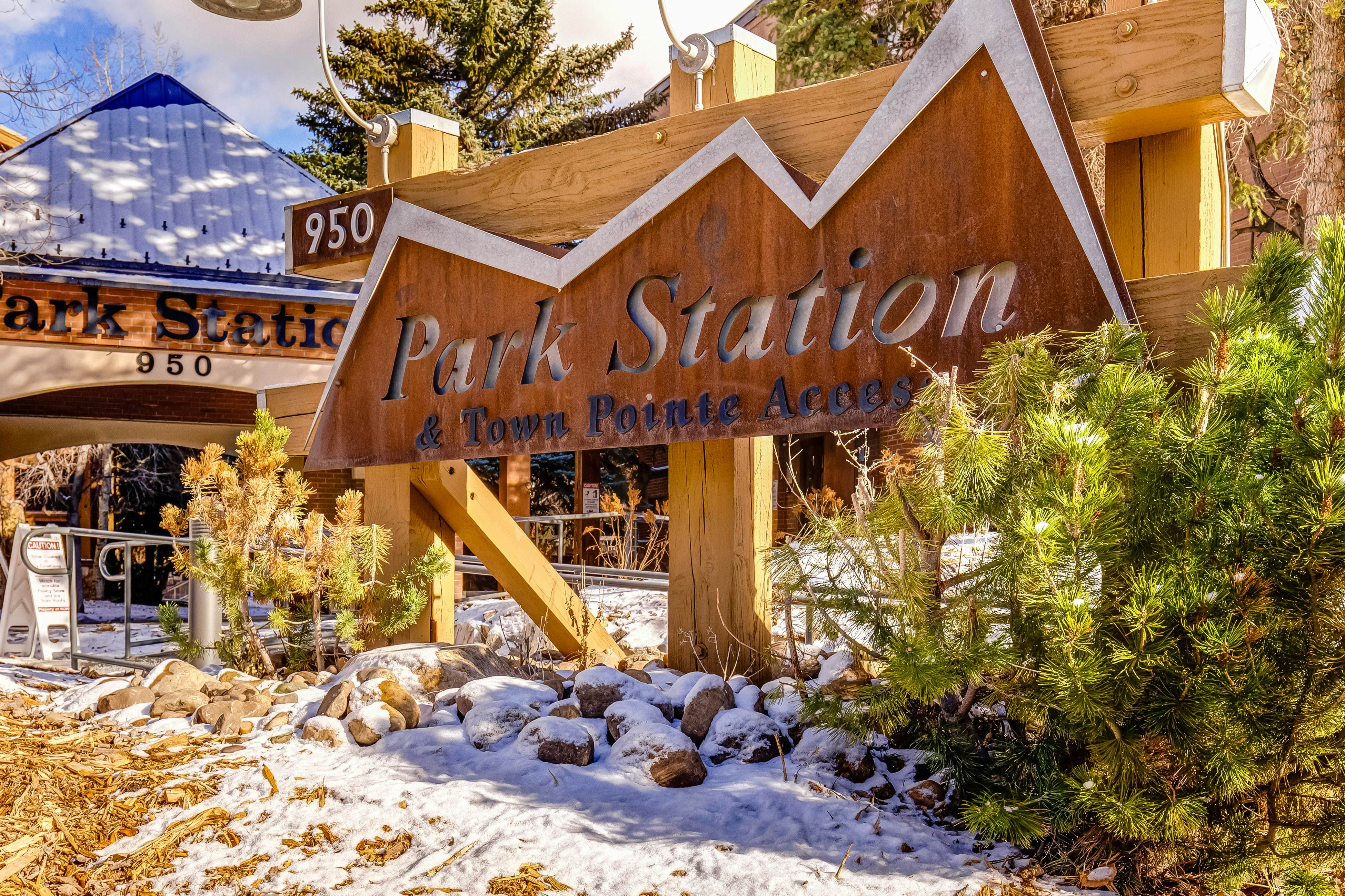 Park Station Elegance 210