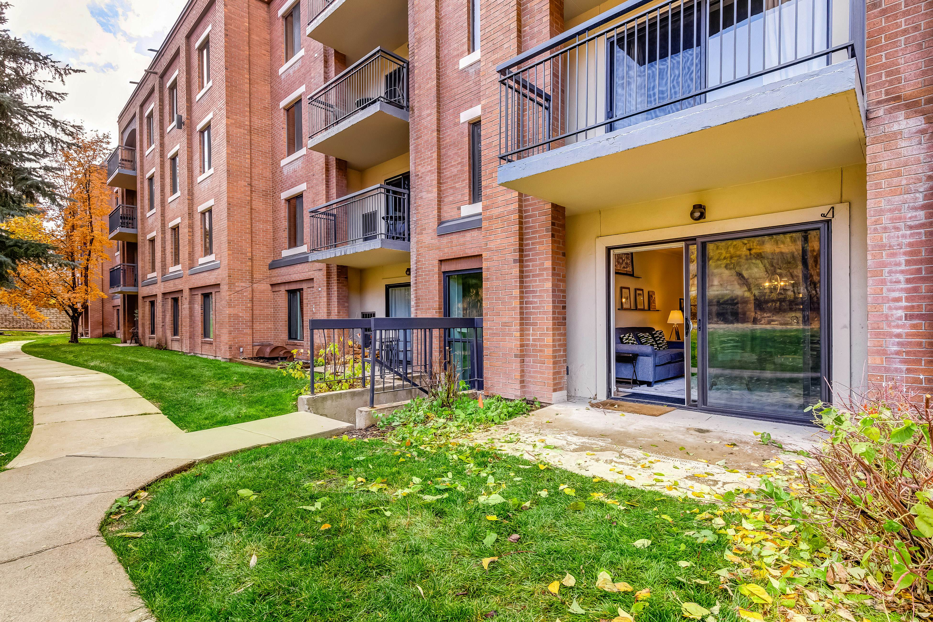 Park Station Elegance 210