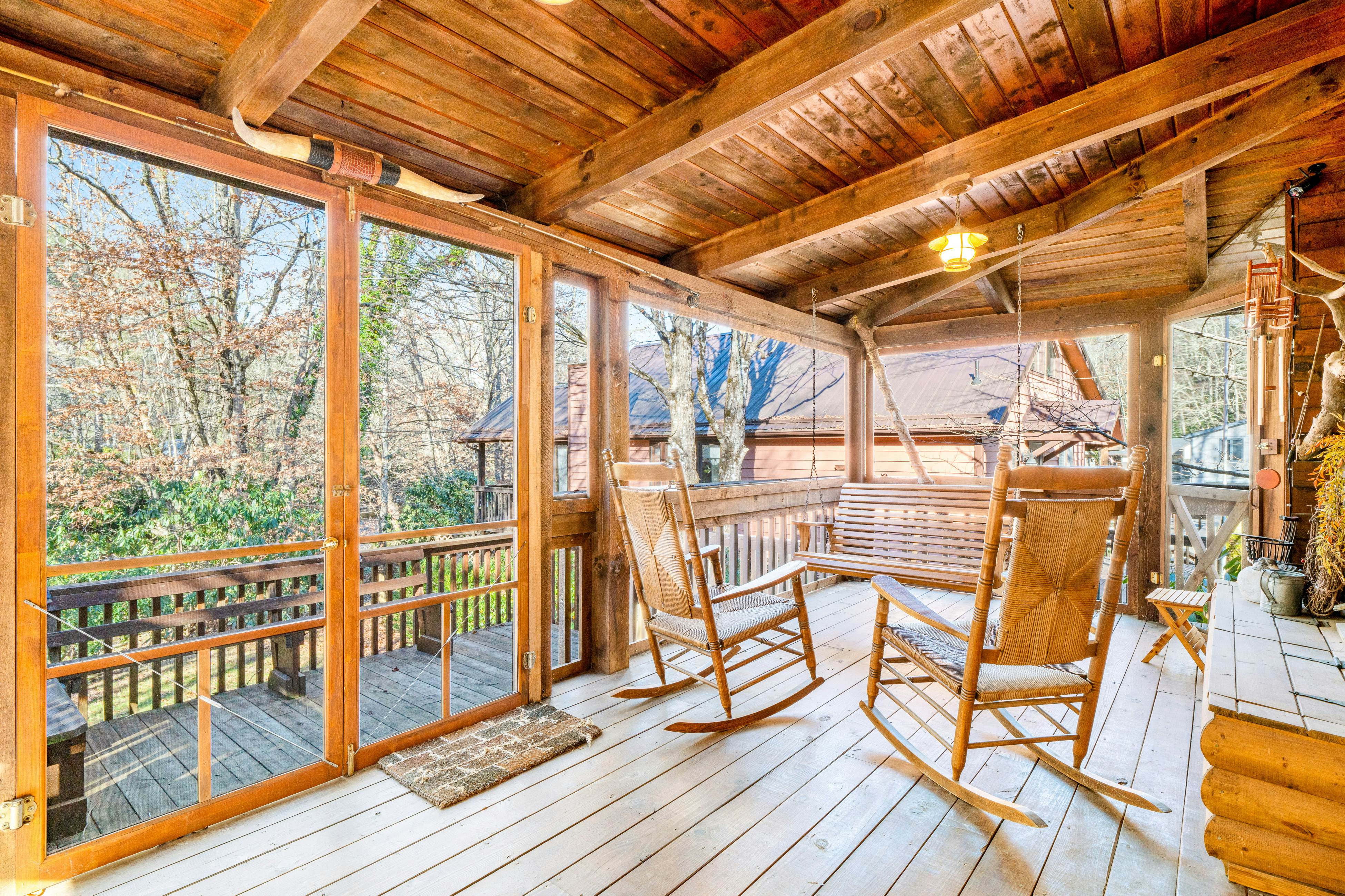 Creekfront Cabin 2 BD Newland, NC Vacation Rental Vacasa