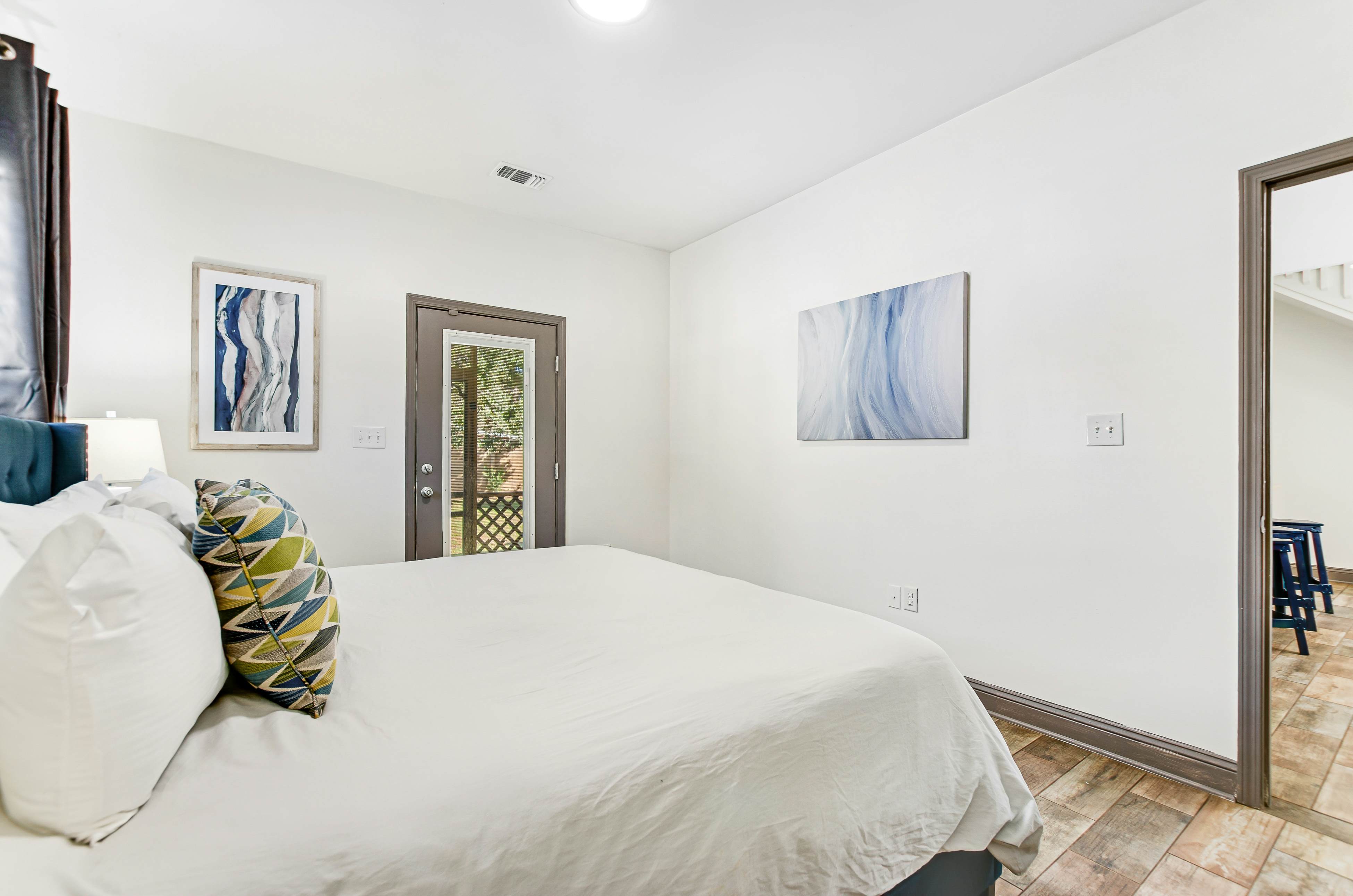 Cozy Charmer in Town