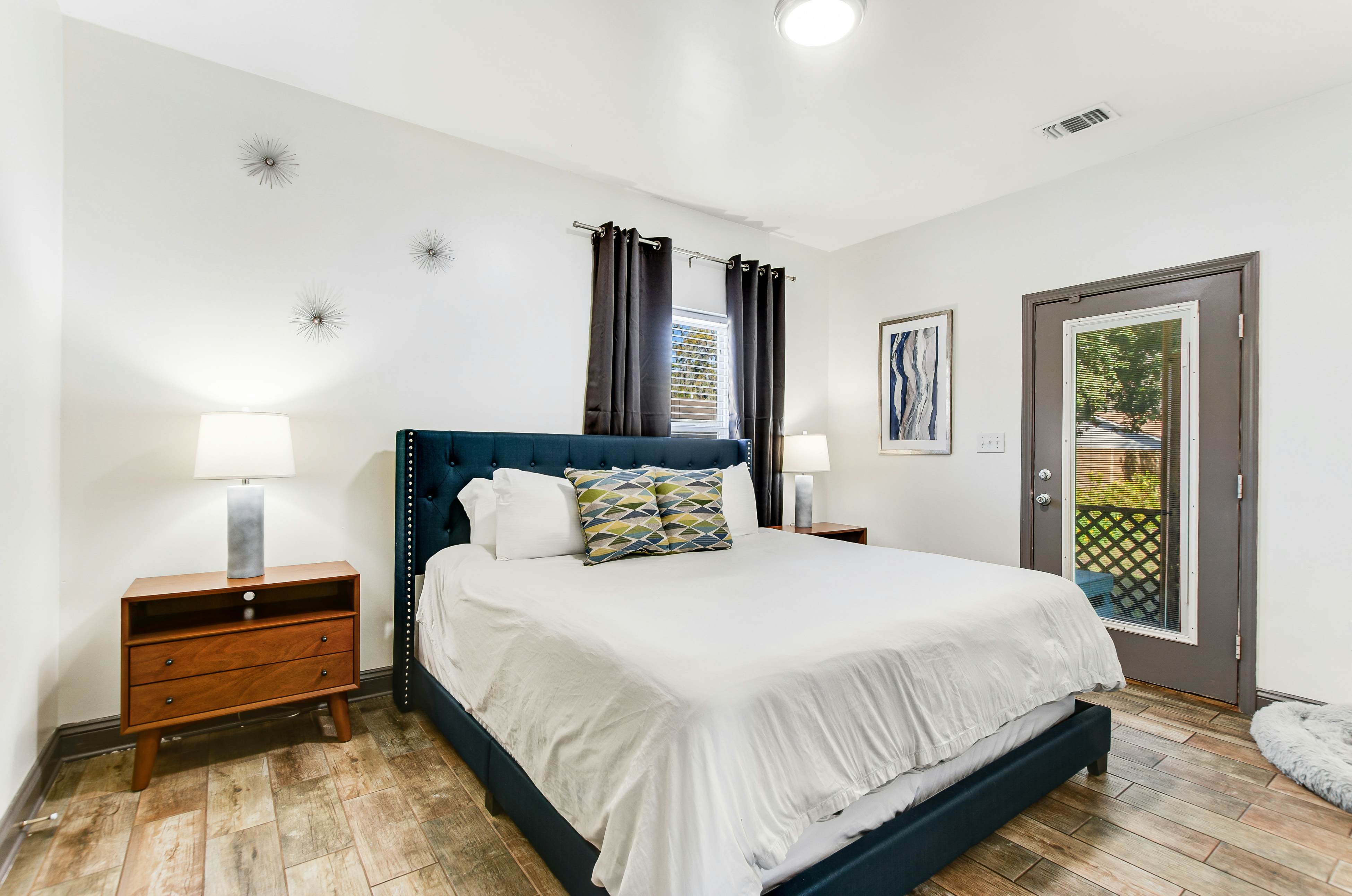 Cozy Charmer in Town