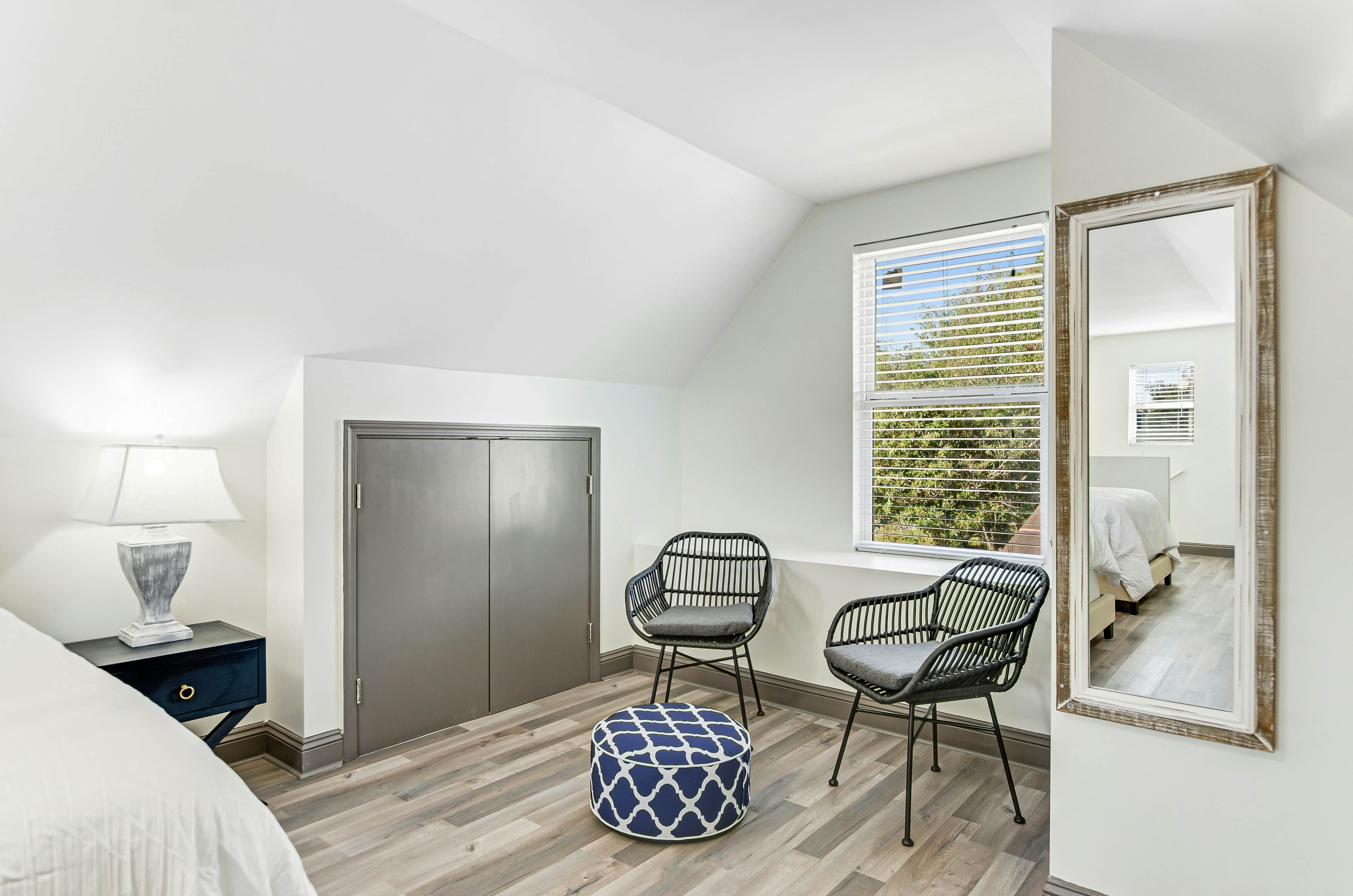 Cozy Charmer in Town