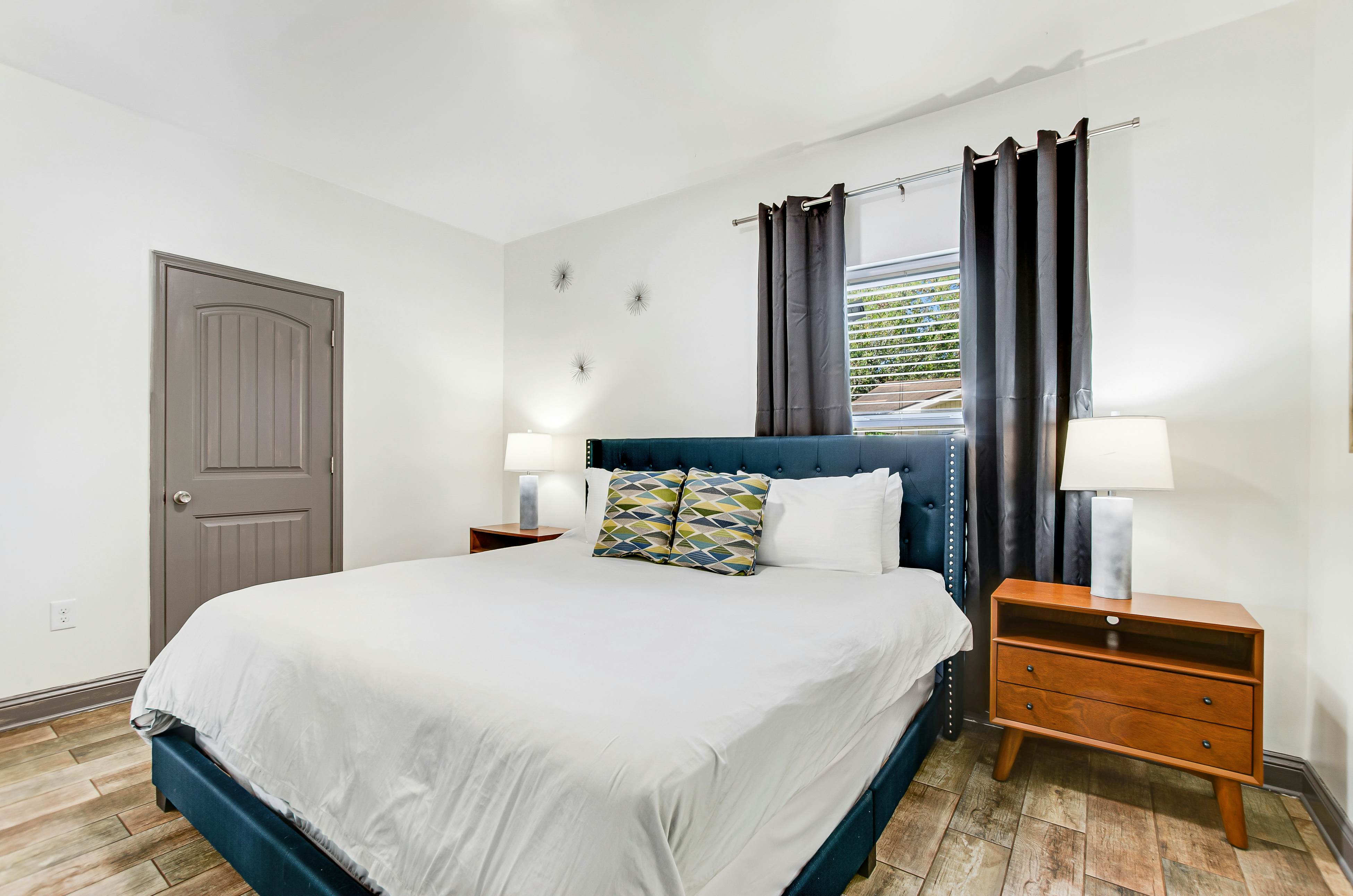 Cozy Charmer in Town