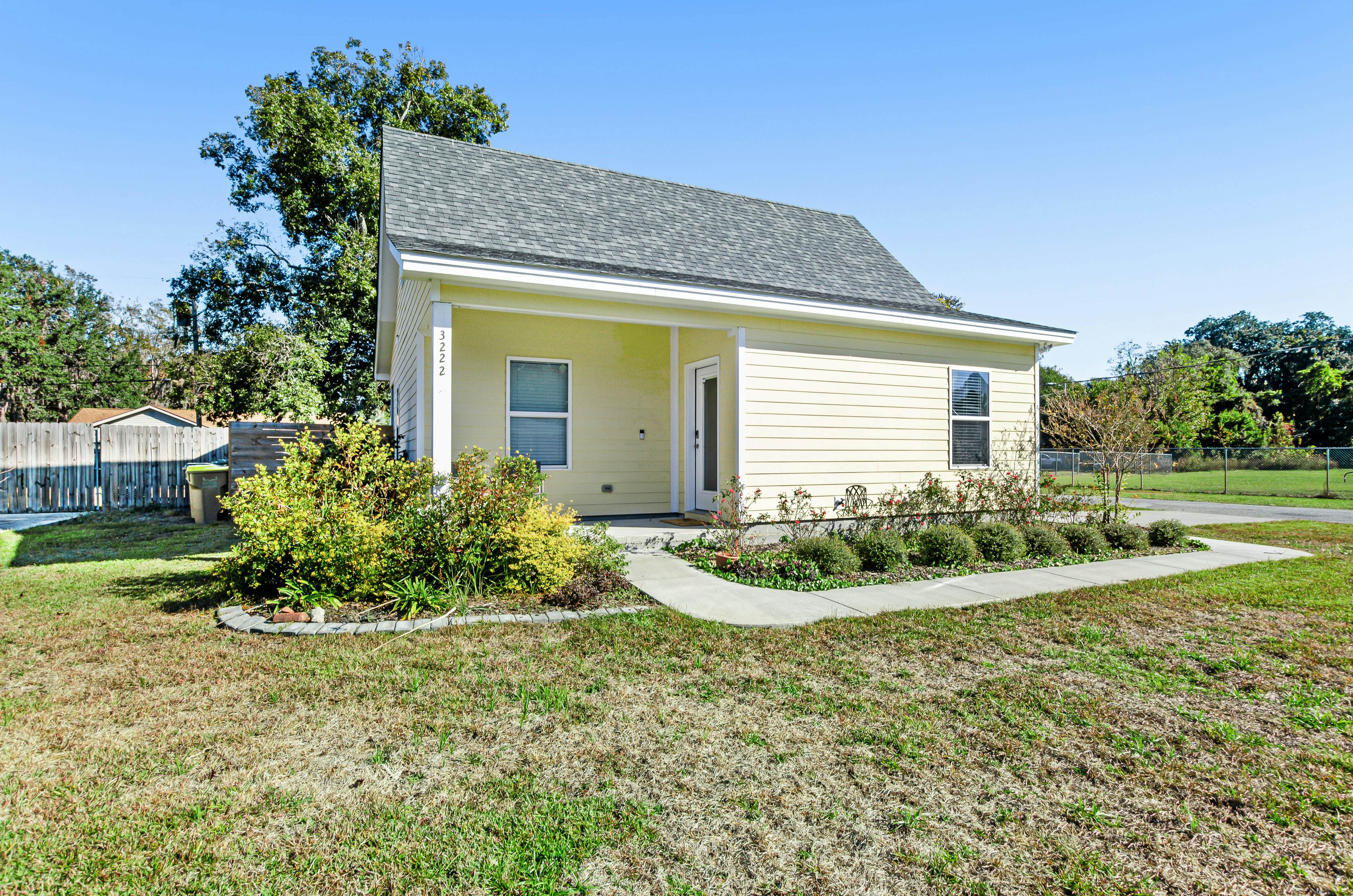 Cozy Charmer in Town