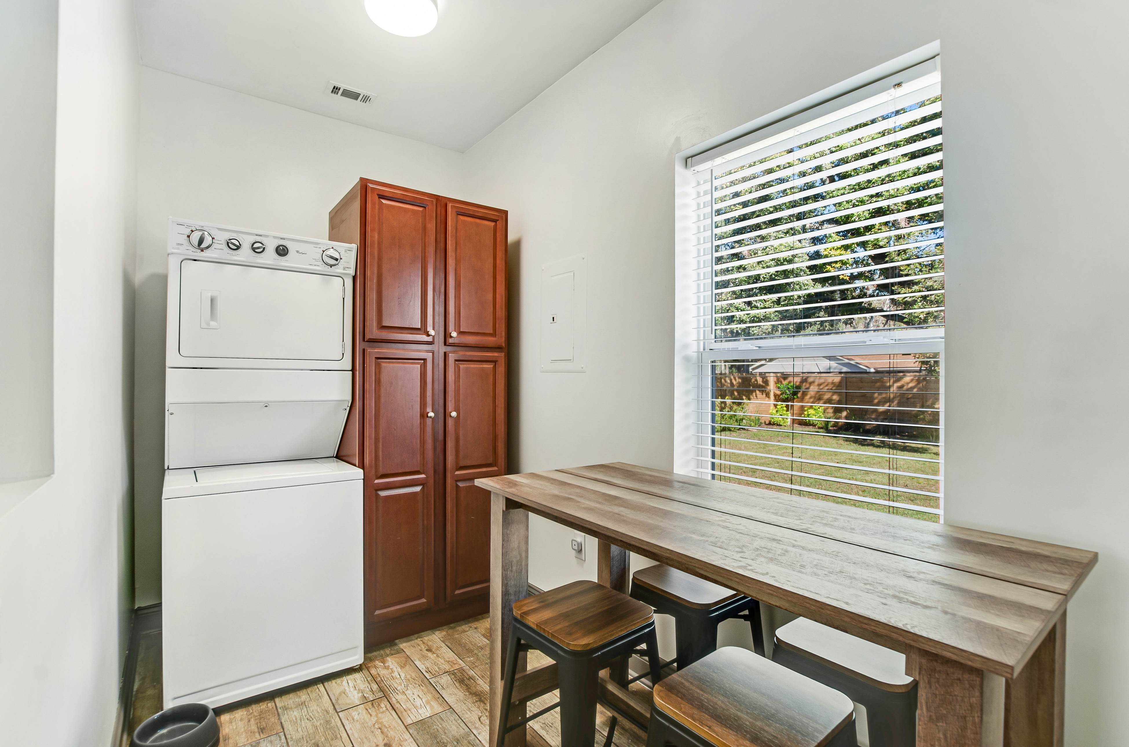 Cozy Charmer in Town