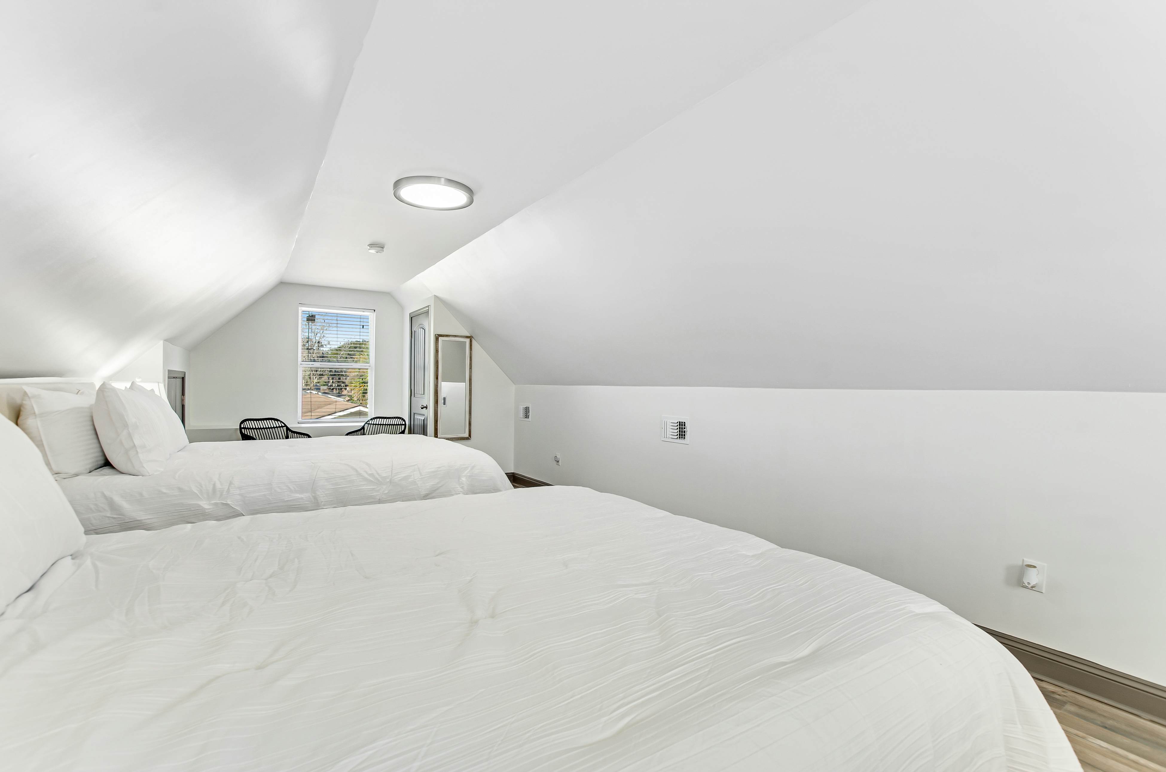 Cozy Charmer in Town