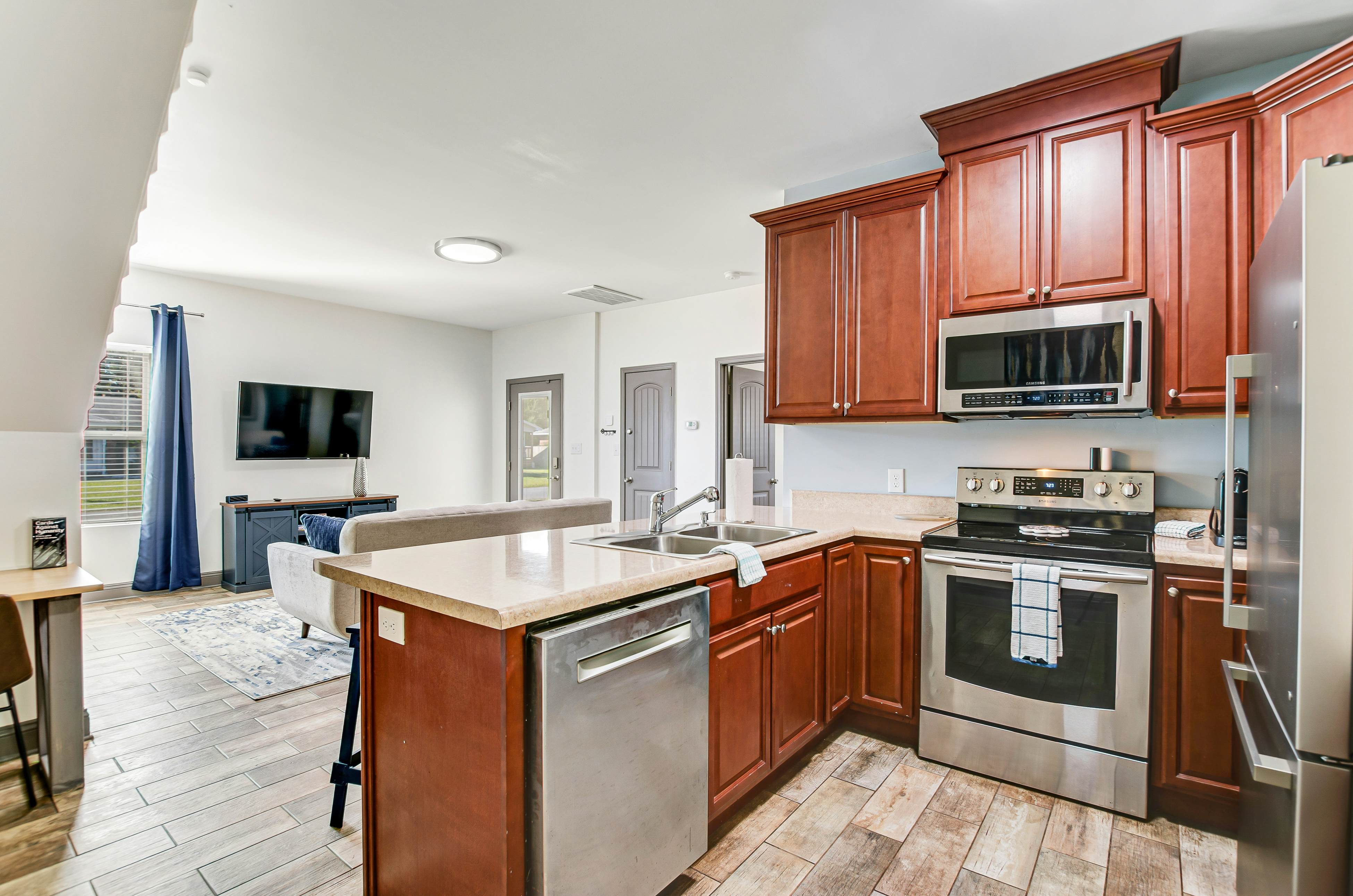 Cozy Charmer in Town