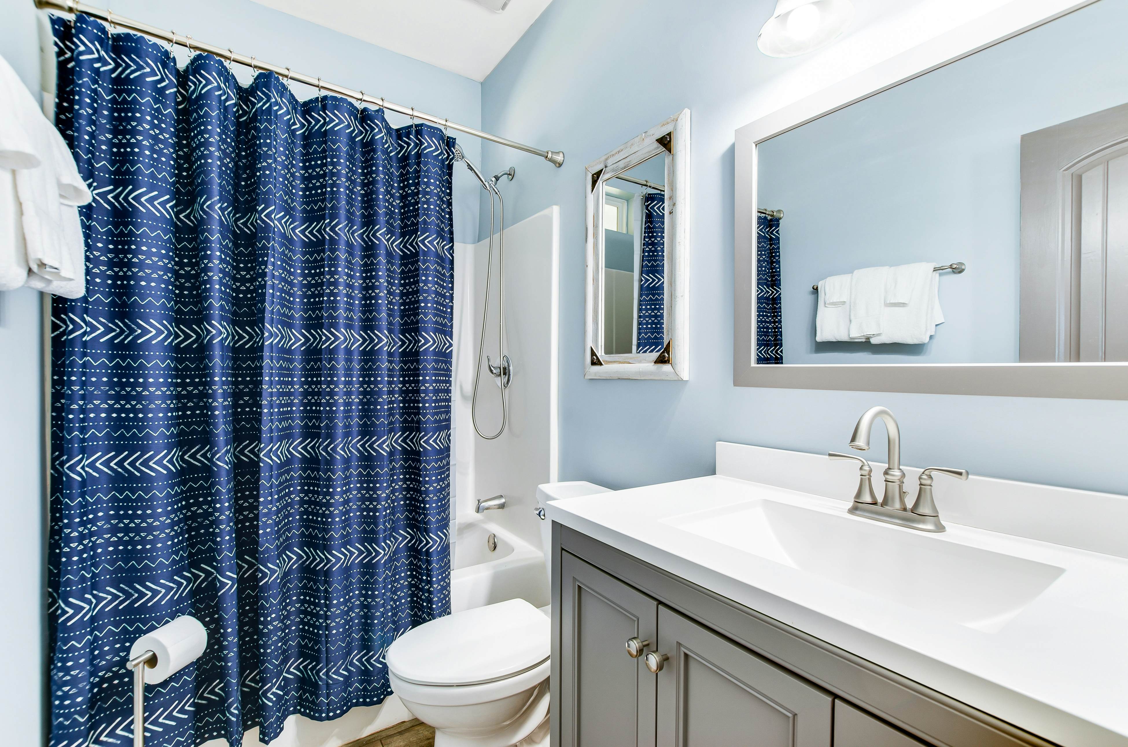 Cozy Charmer in Town