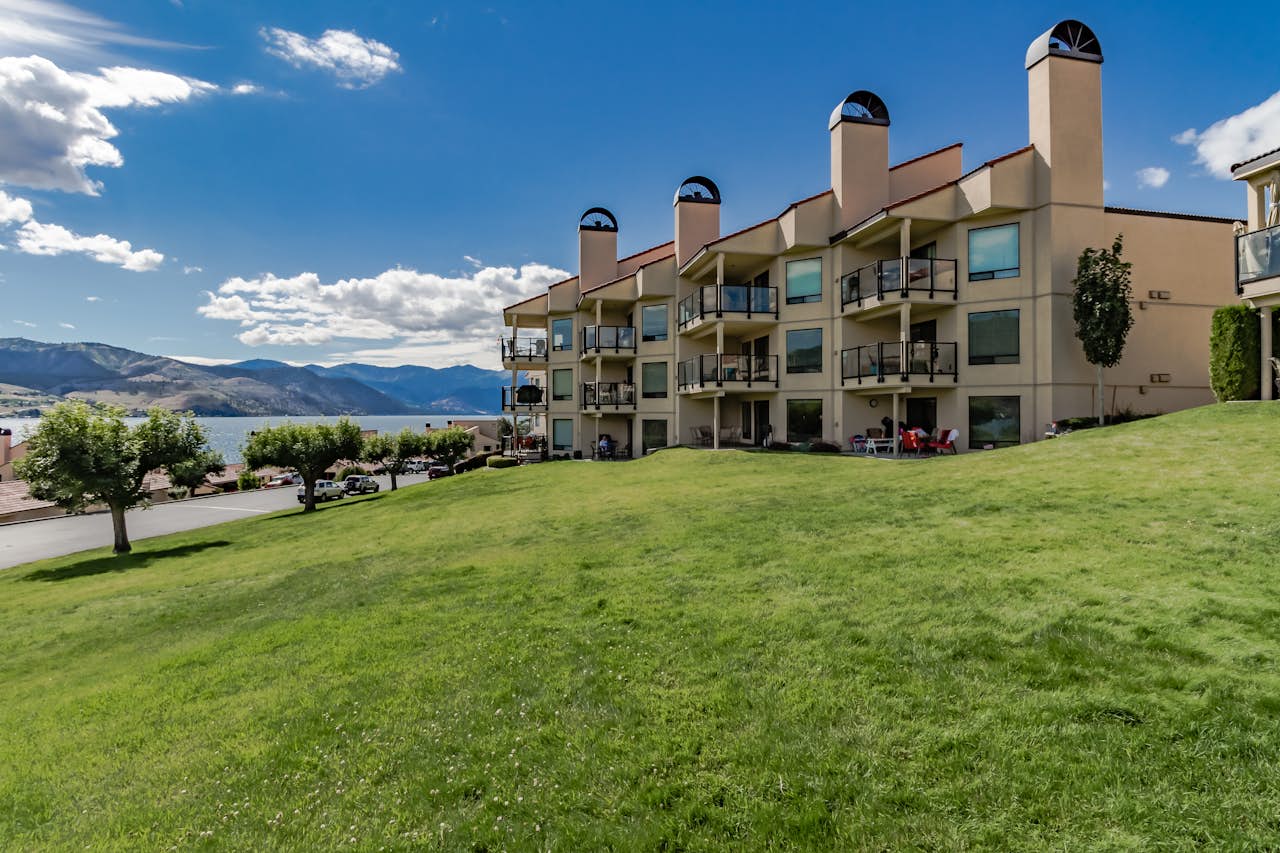 Lake Chelan Shores Boater's Paradise (102) 2 BD Chelan, WA