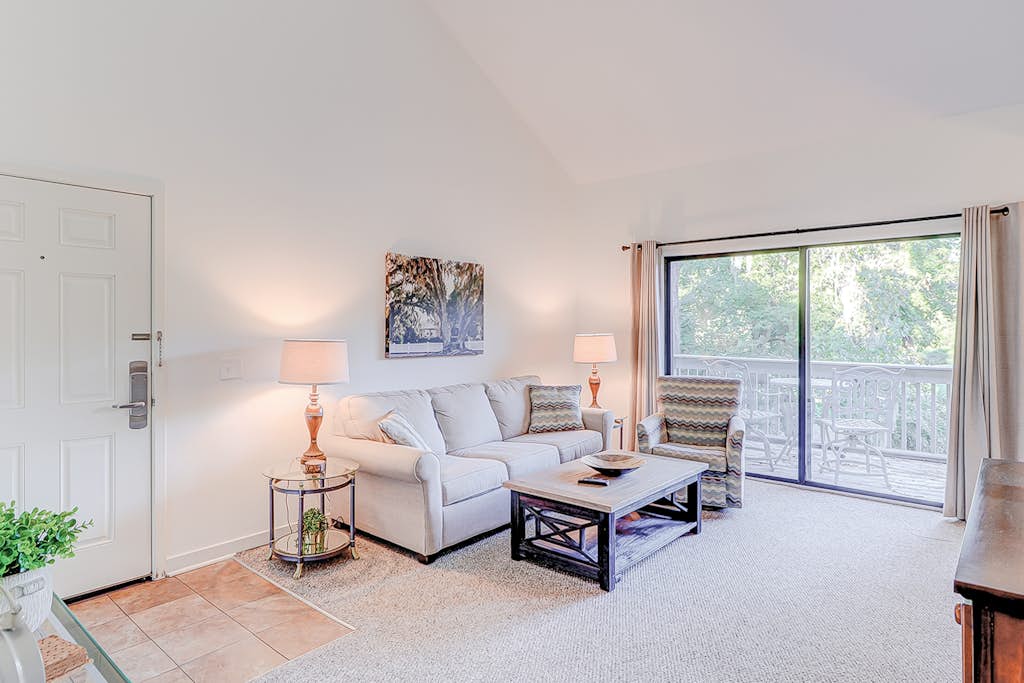 Snowbird-Friendly Condo with Golf View, Patio, Shared Pool/Tennis, A/C, WiFi — Hilton Head, SC — vacation rental