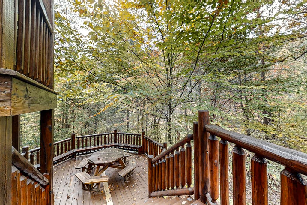 Mystic Falls Lodge Cabin – photo 1