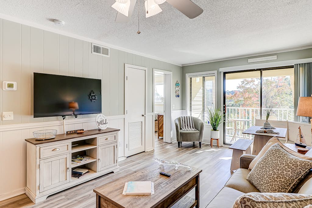 Cozy condo with pools, hot tub, tennis, gym & beach access — Hilton Head, SC — vacation rental