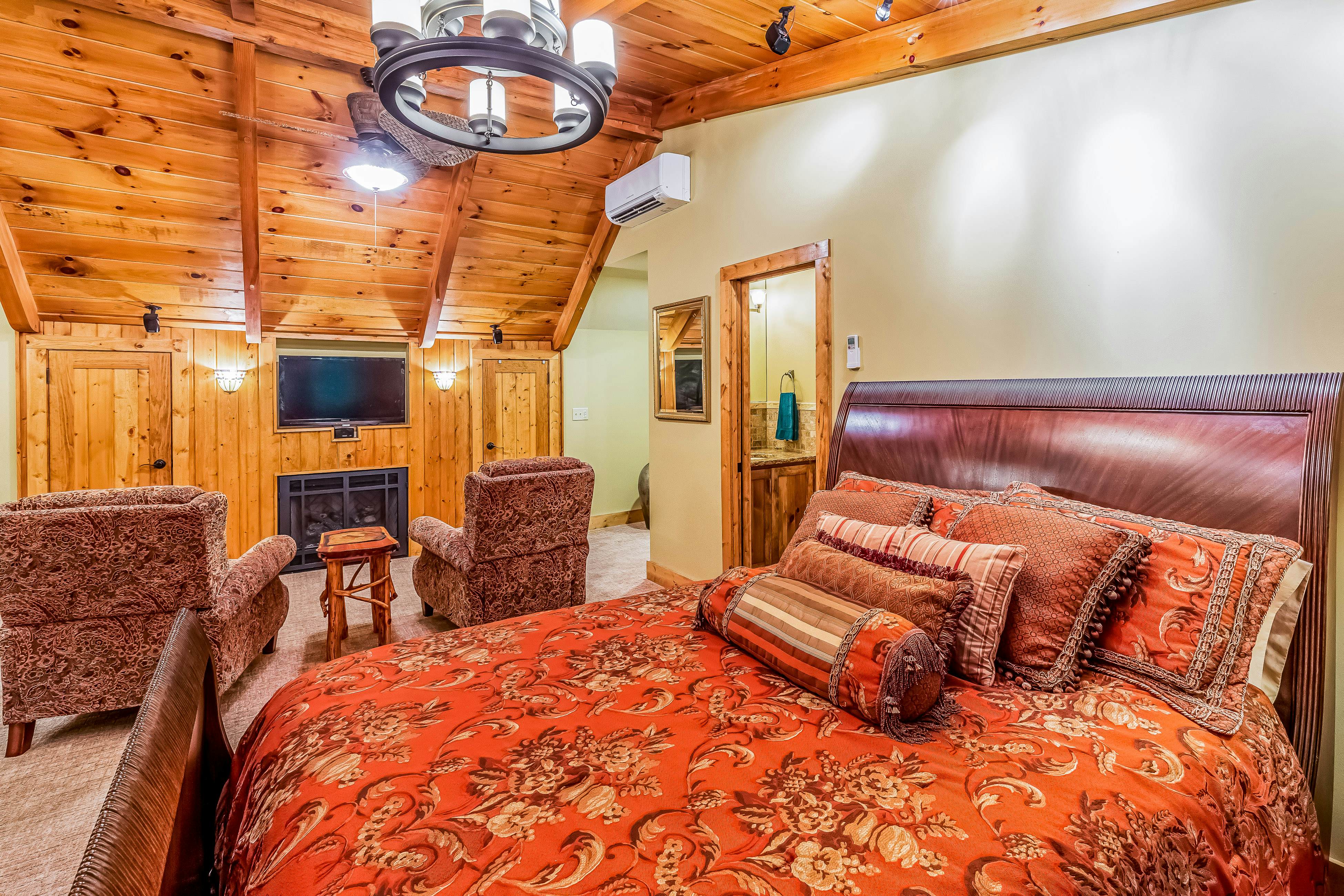 Eagles Nest at Big Bear Estates 6 BD Waynesville, NC Vacation Rental