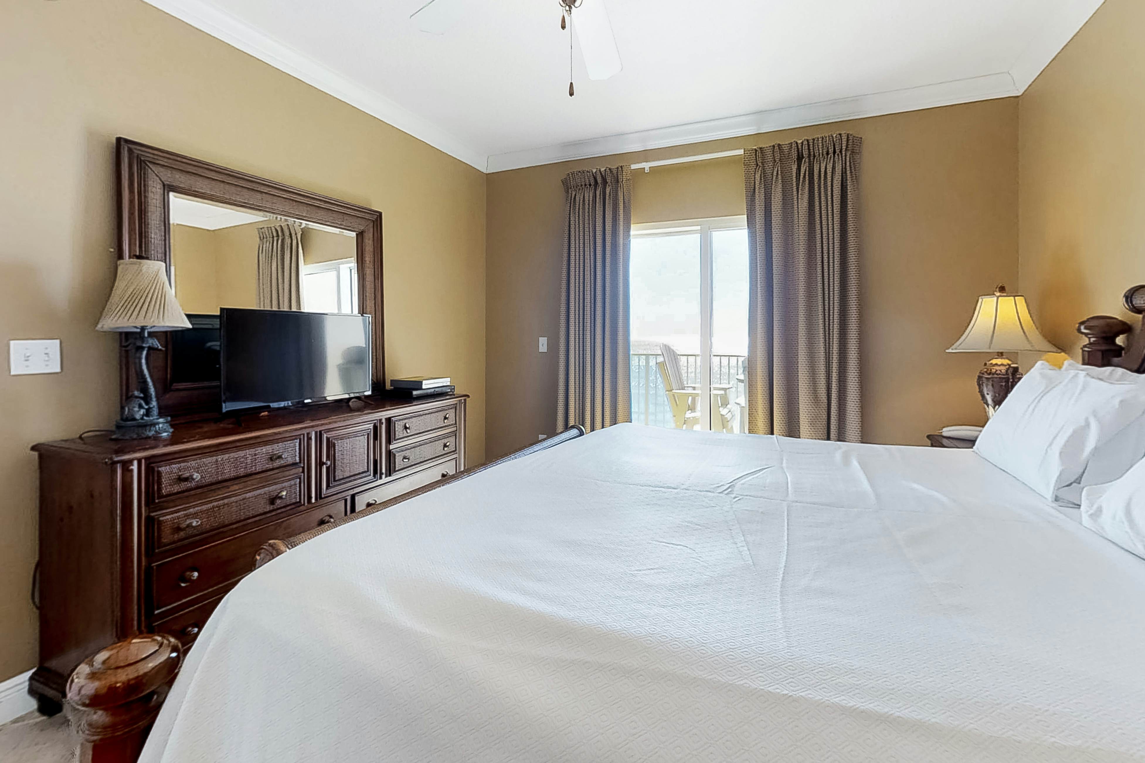 Crystal Shores West 102