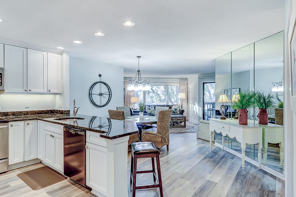 Stylish Villa with Fast WiFi, Shared Pool, & Hot Tub - Mile from the Beach — Hilton Head, SC — vacation rental