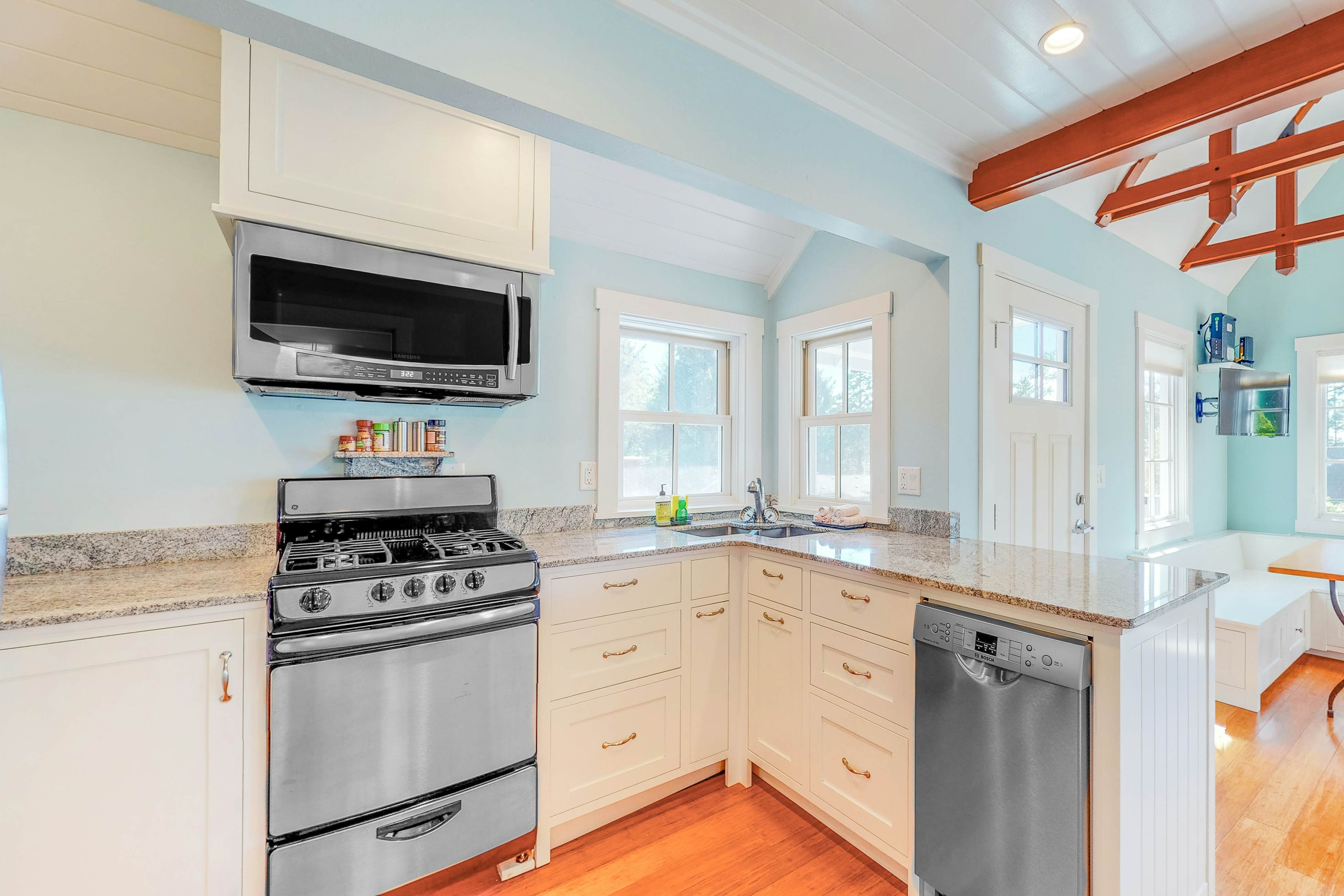 Alder Cottage 1 BD Trinidad, CA Vacation Rental Vacasa