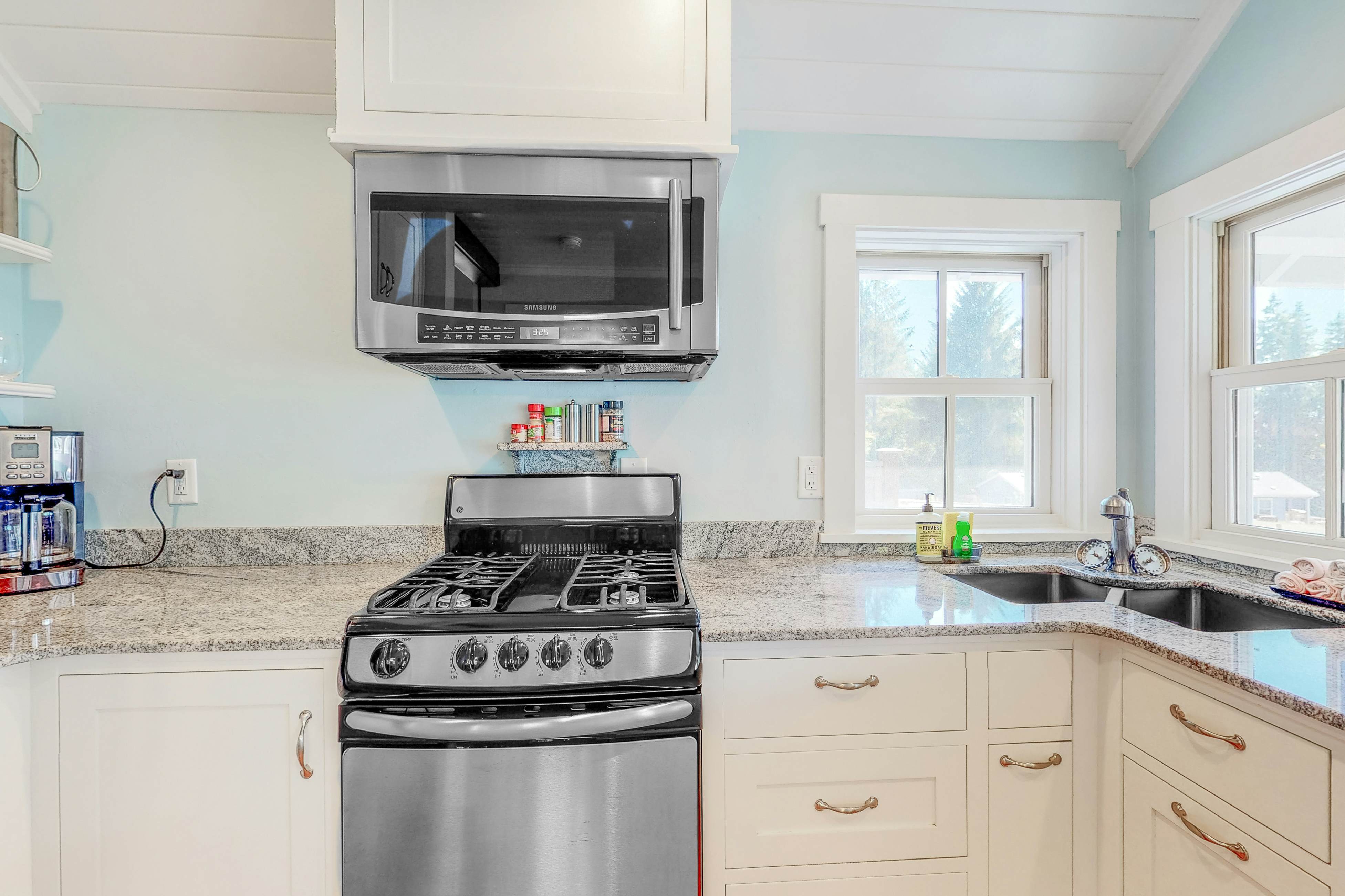 Alder Cottage 1 BD Trinidad, CA Vacation Rental Vacasa